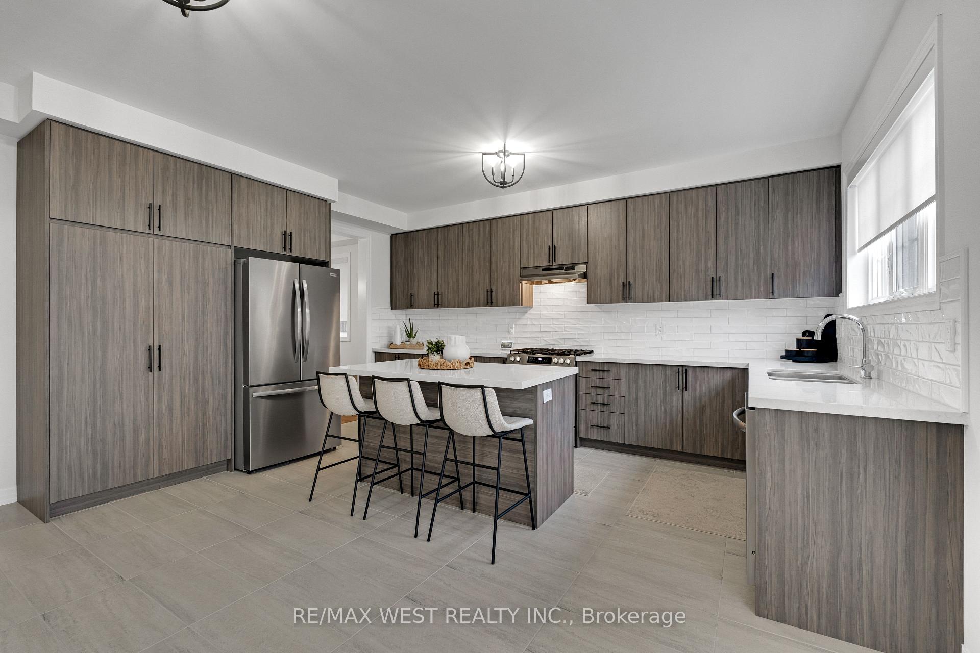 Photo 11 of 24 Hanton Crescent, Caledon, Bolton East — HOMEH