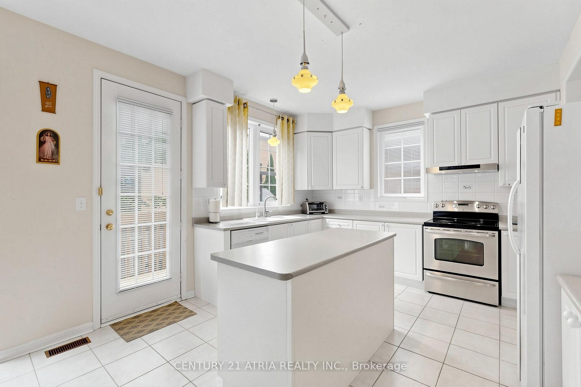 Photo 9 of 3 King Henry Drive, Markham, Berczy — HOMEH