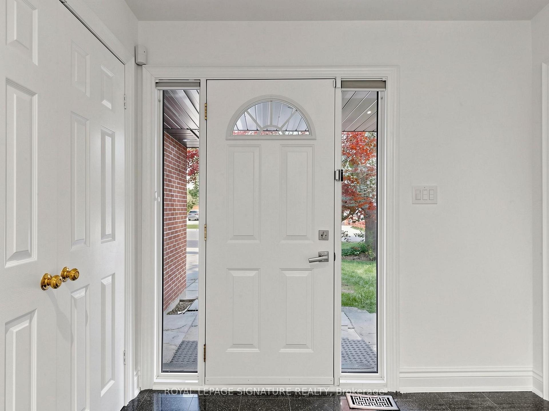 Photo 4 of 164 Banbury Road, North York, Banbury-Don Mills — HOMEH