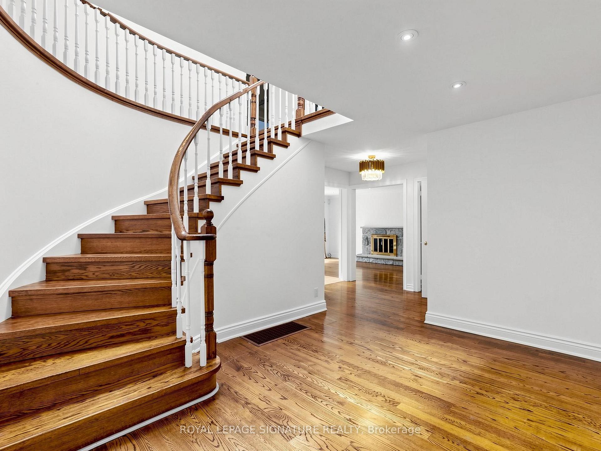 Photo 5 of 164 Banbury Road, North York, Banbury-Don Mills — HOMEH