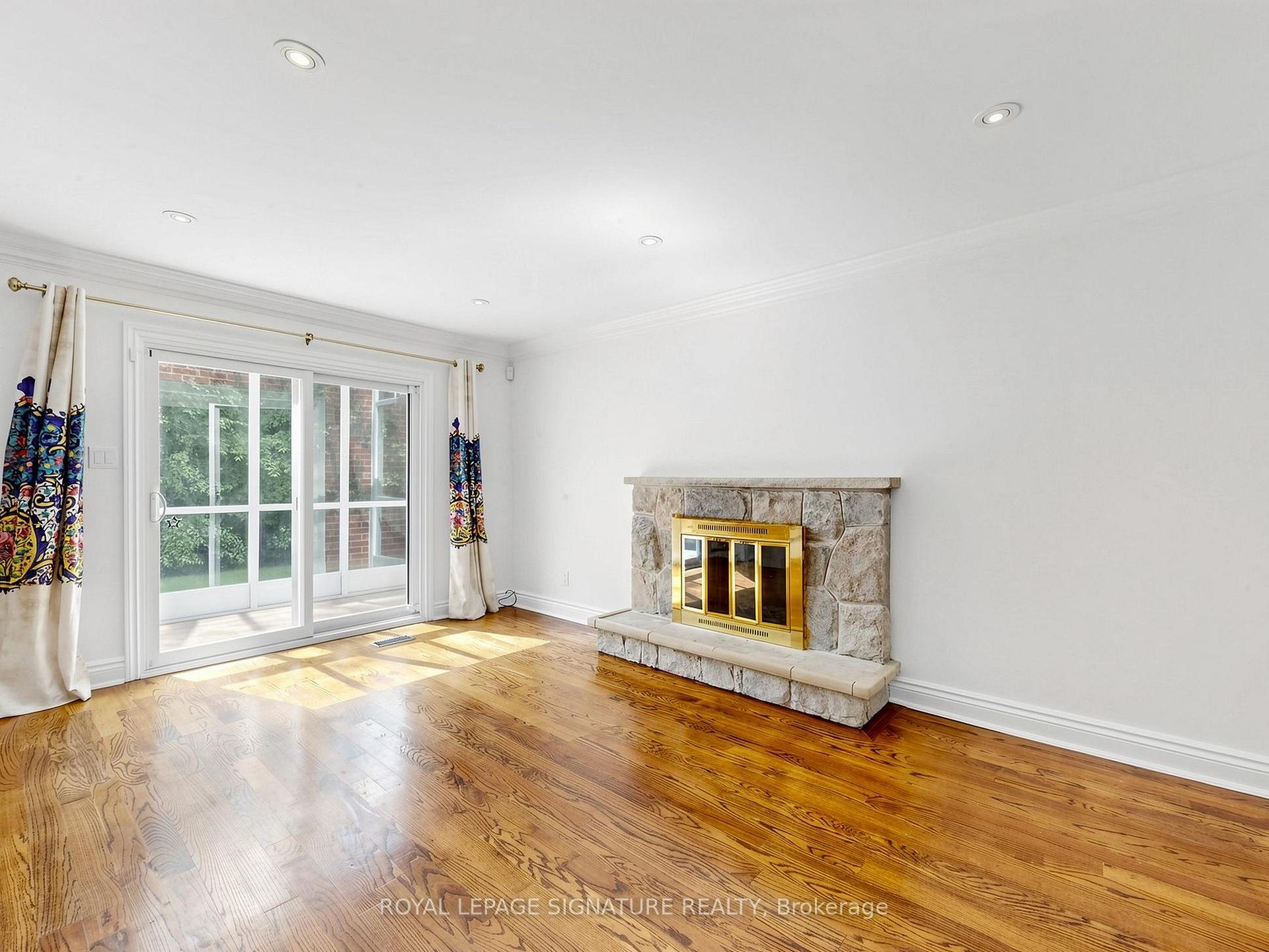 Photo 6 of 164 Banbury Road, North York, Banbury-Don Mills — HOMEH