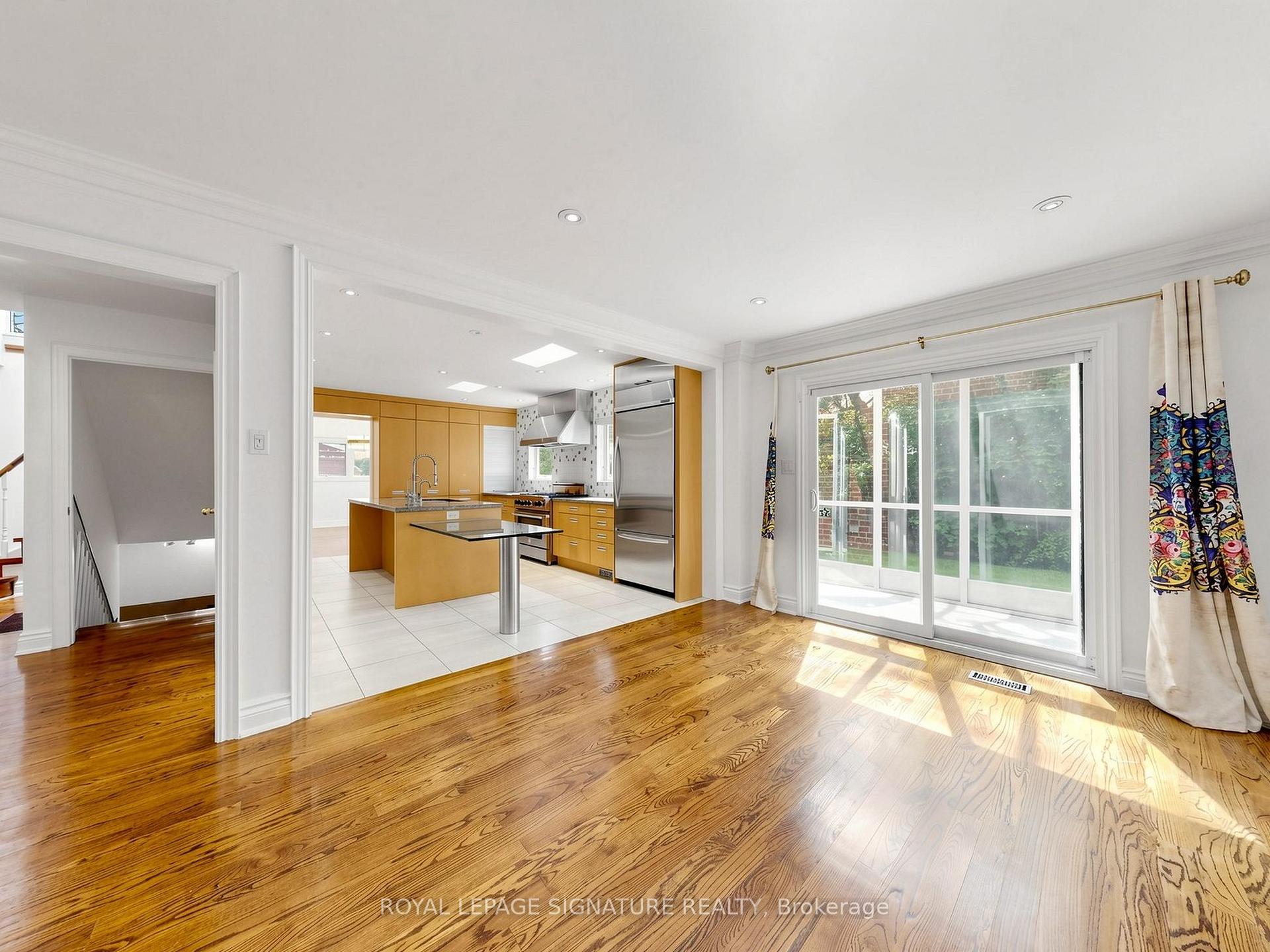 Photo 7 of 164 Banbury Road, North York, Banbury-Don Mills — HOMEH