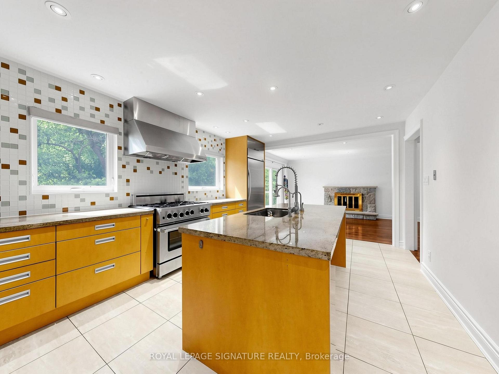 Photo 14 of 164 Banbury Road, North York, Banbury-Don Mills — HOMEH