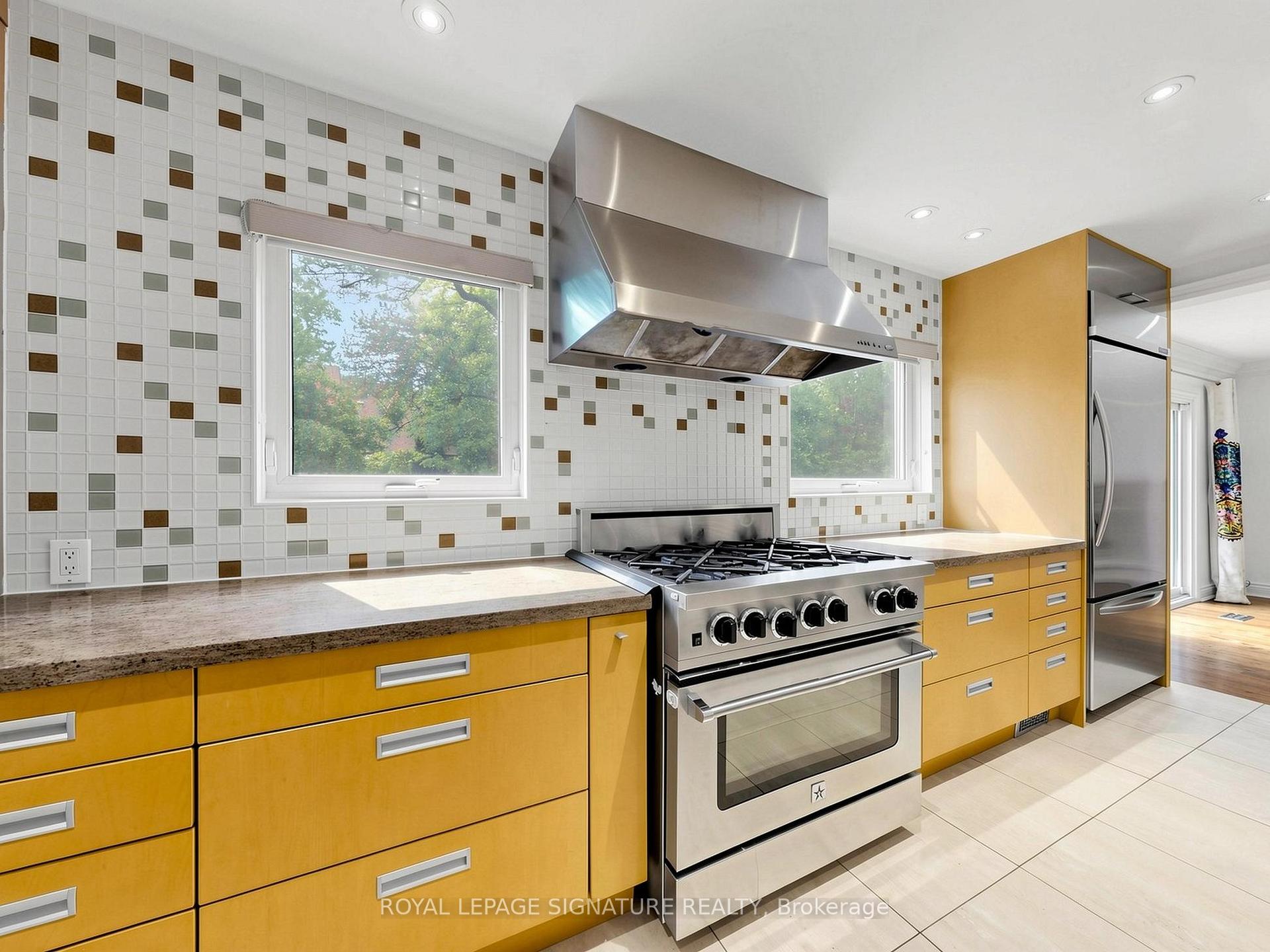 Photo 15 of 164 Banbury Road, North York, Banbury-Don Mills — HOMEH