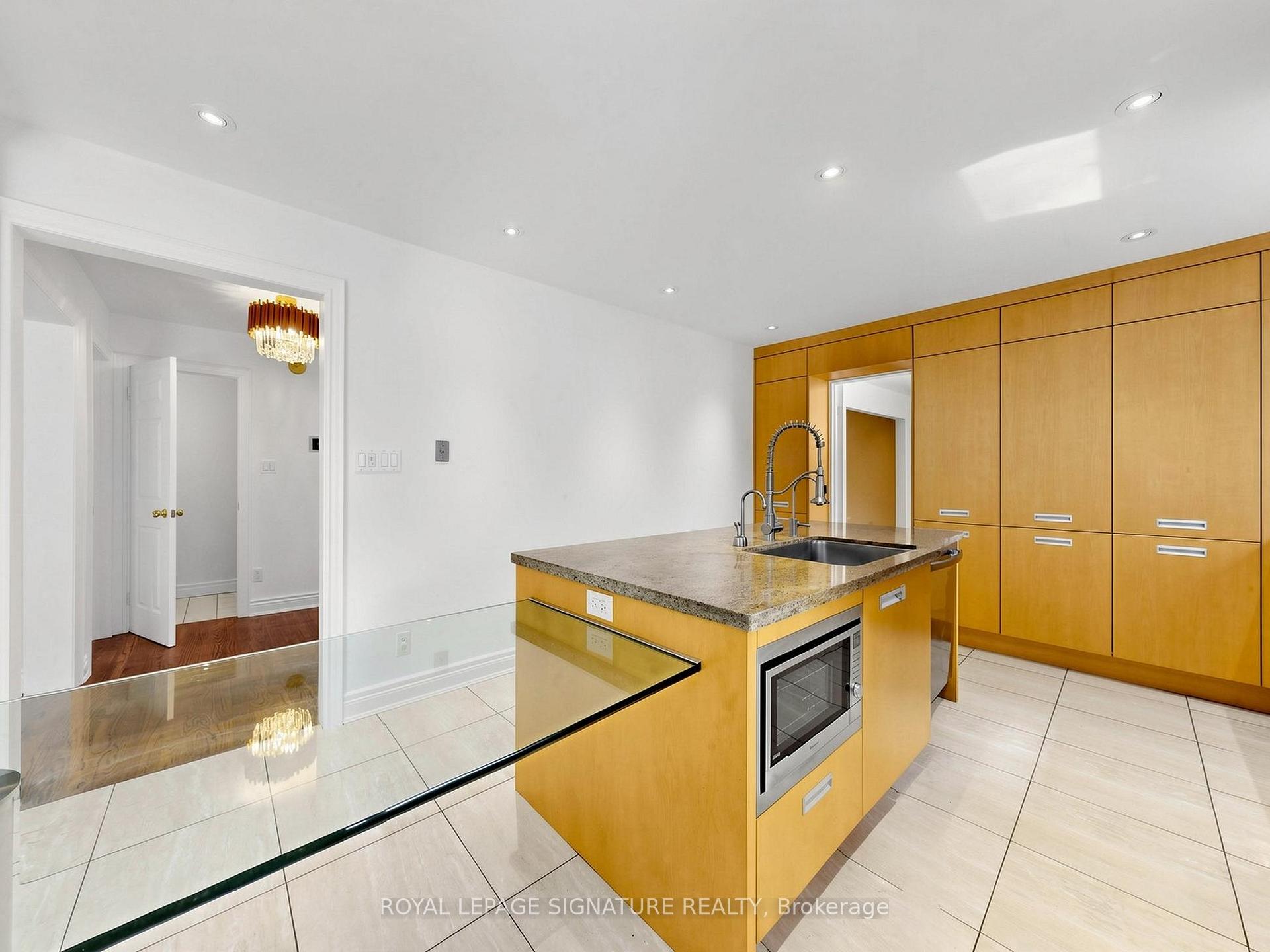 Photo 16 of 164 Banbury Road, North York, Banbury-Don Mills — HOMEH