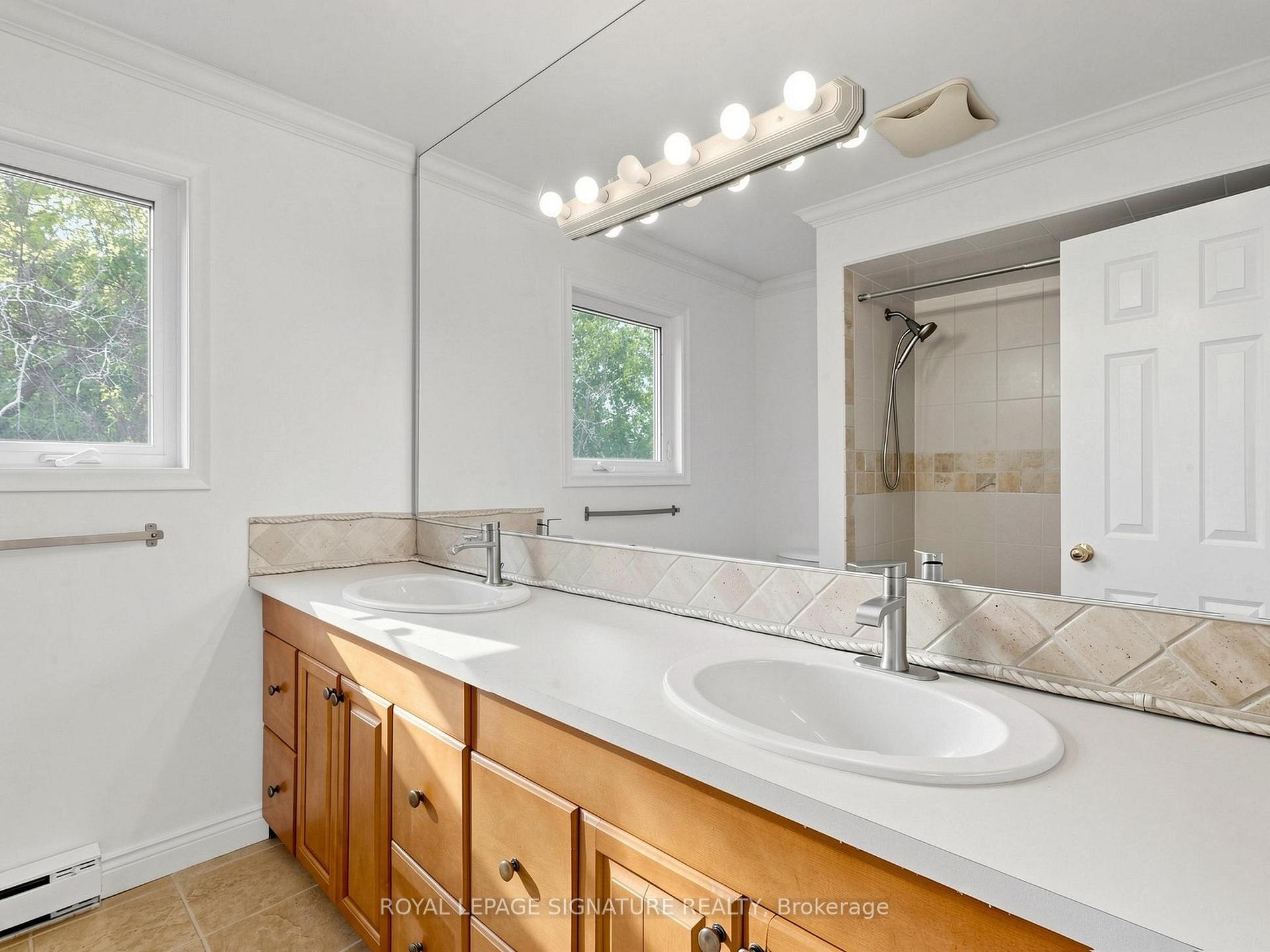Photo 33 of 164 Banbury Road, North York, Banbury-Don Mills — HOMEH