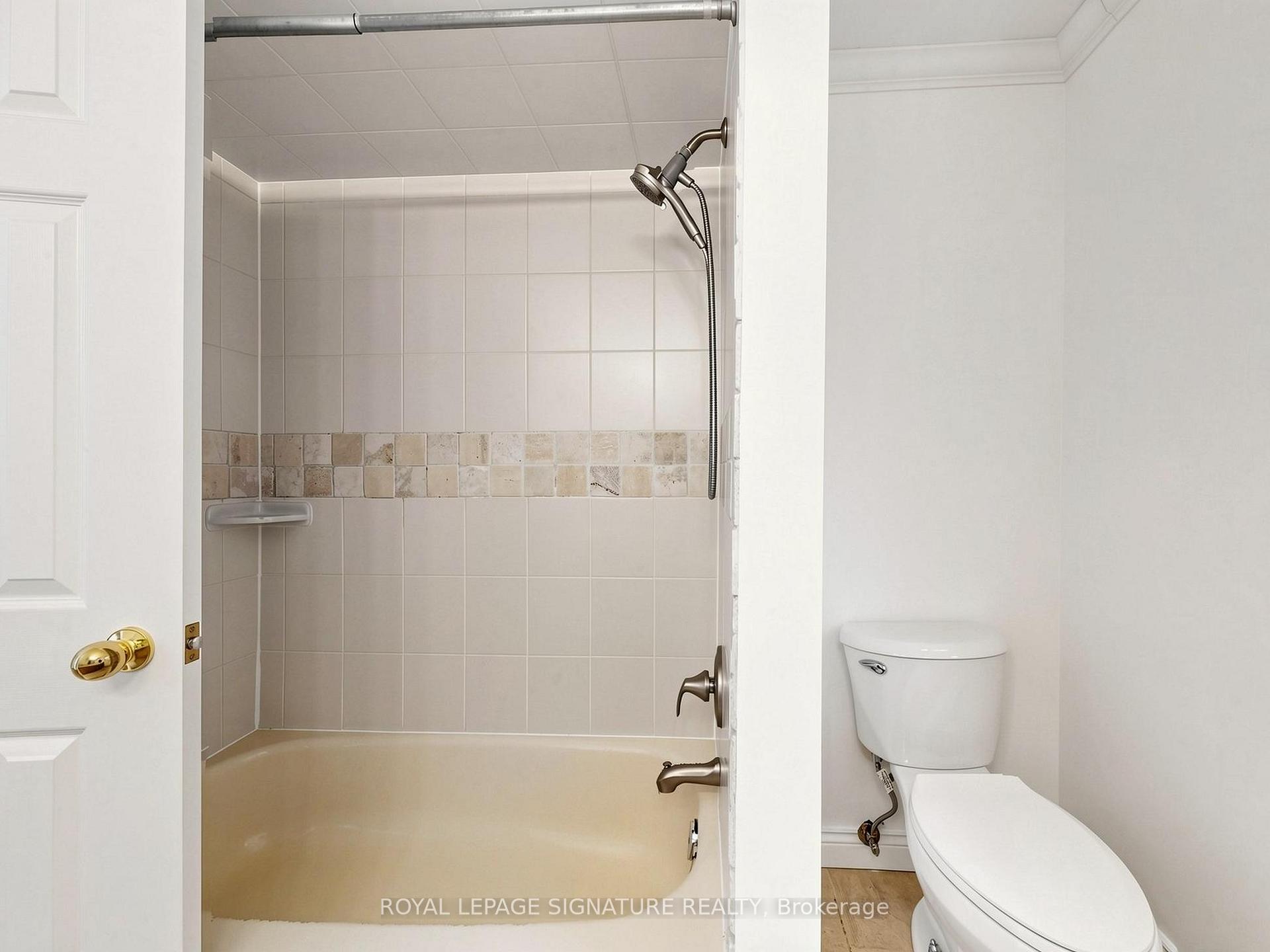 Photo 34 of 164 Banbury Road, North York, Banbury-Don Mills — HOMEH