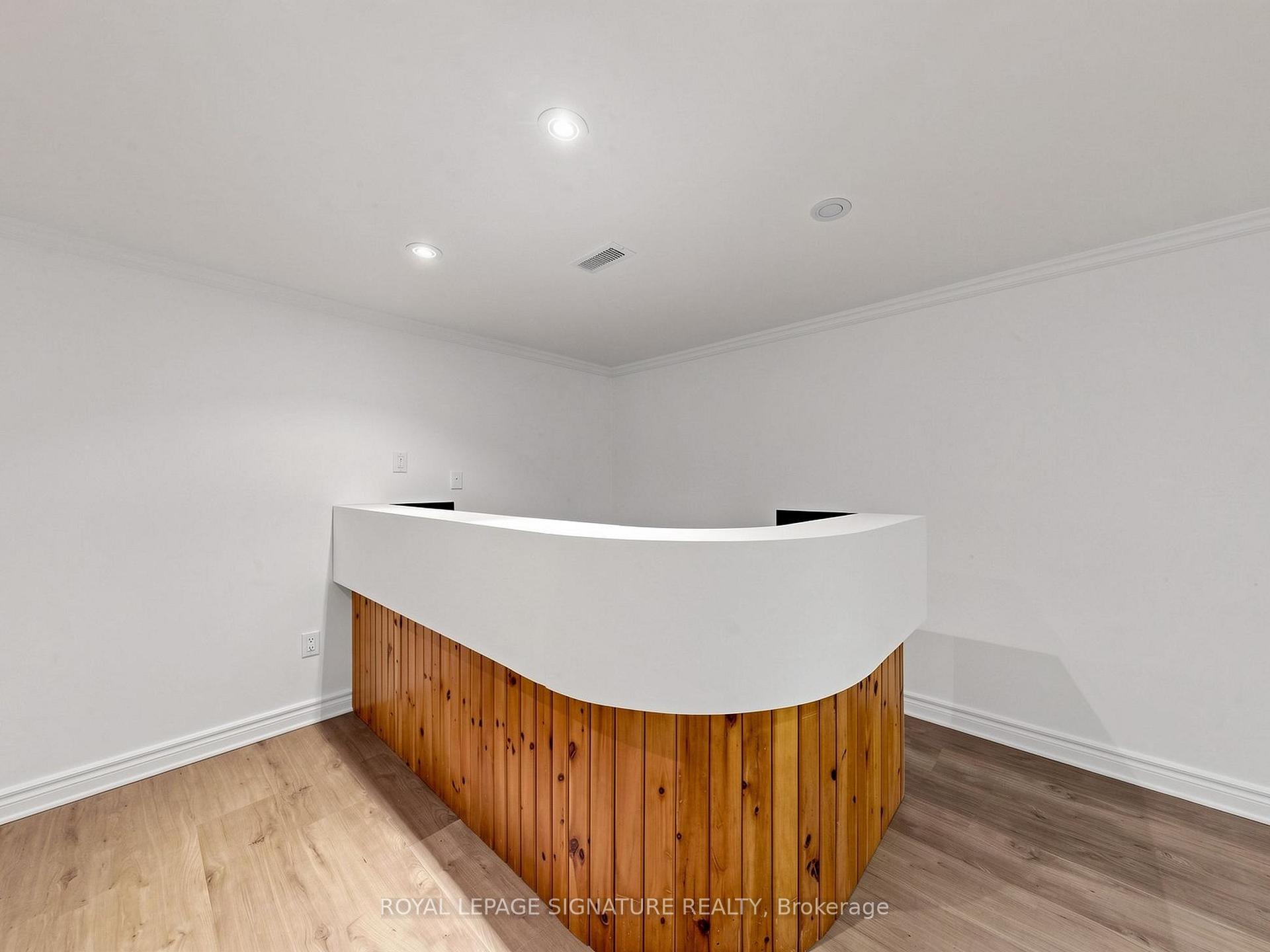 Photo 38 of 164 Banbury Road, North York, Banbury-Don Mills — HOMEH