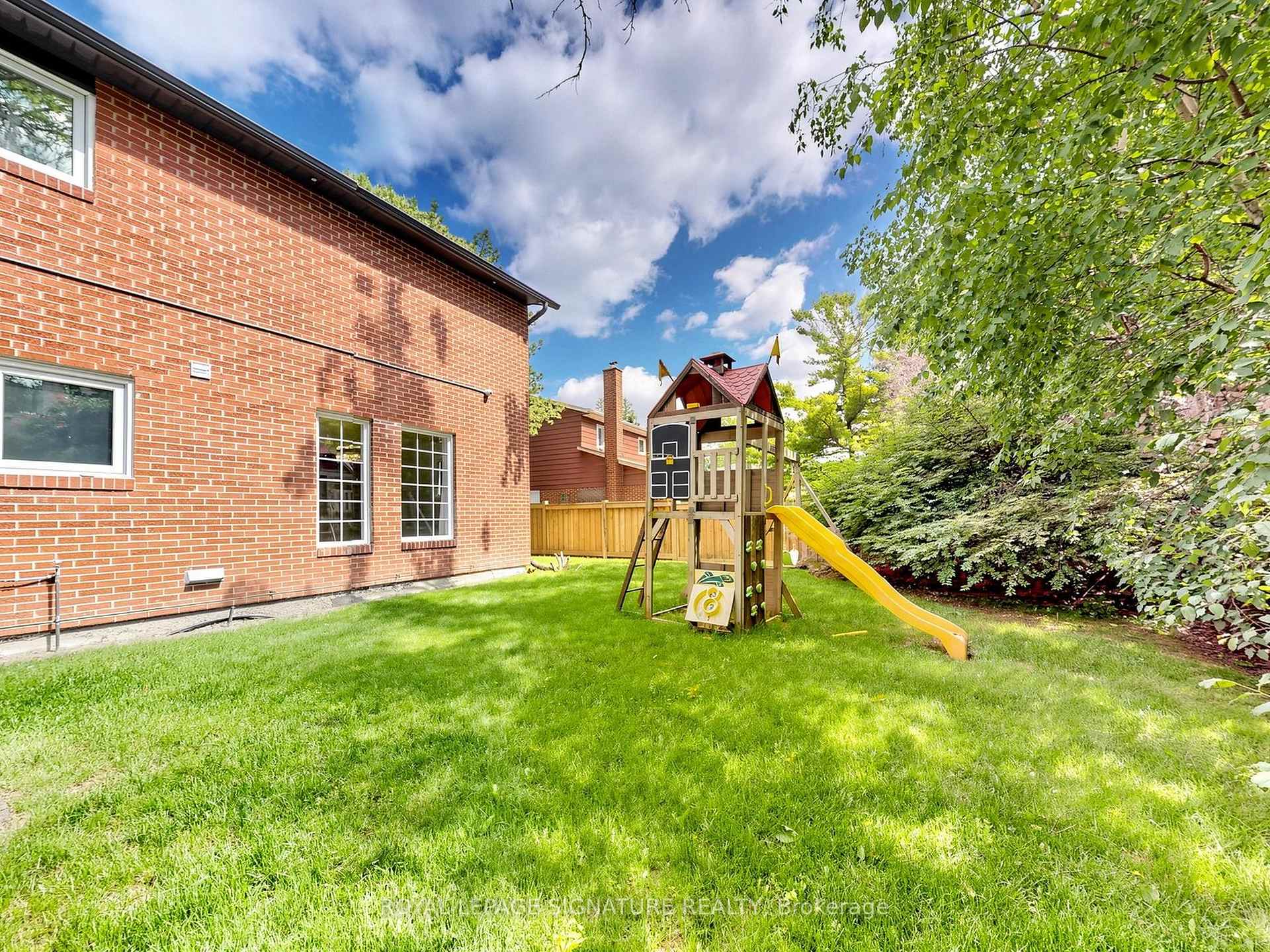 Photo 47 of 164 Banbury Road, North York, Banbury-Don Mills — HOMEH