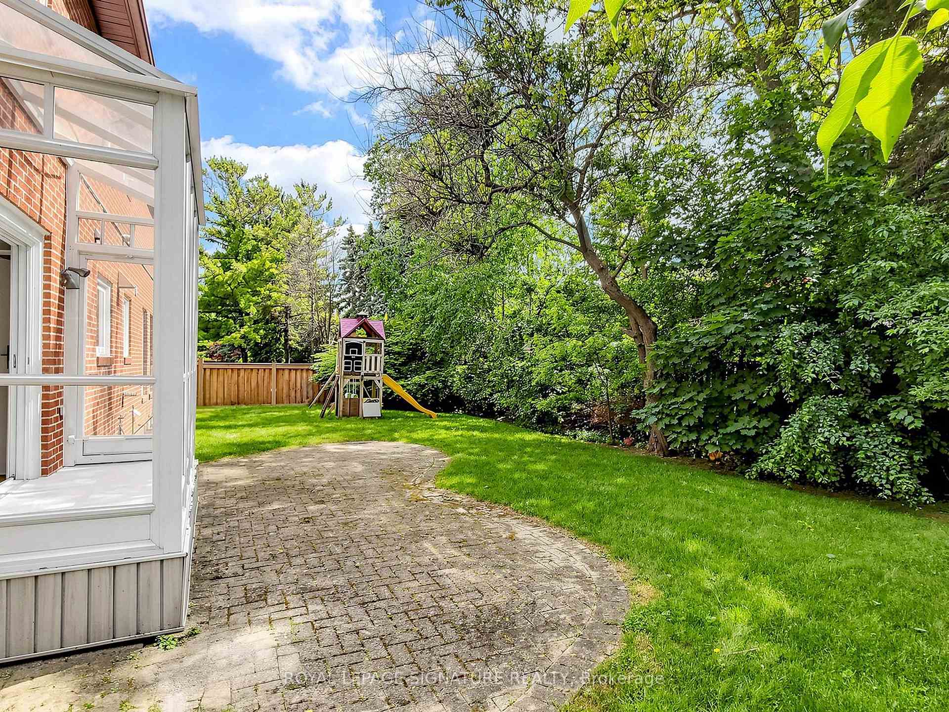 Photo 48 of 164 Banbury Road, North York, Banbury-Don Mills — HOMEH