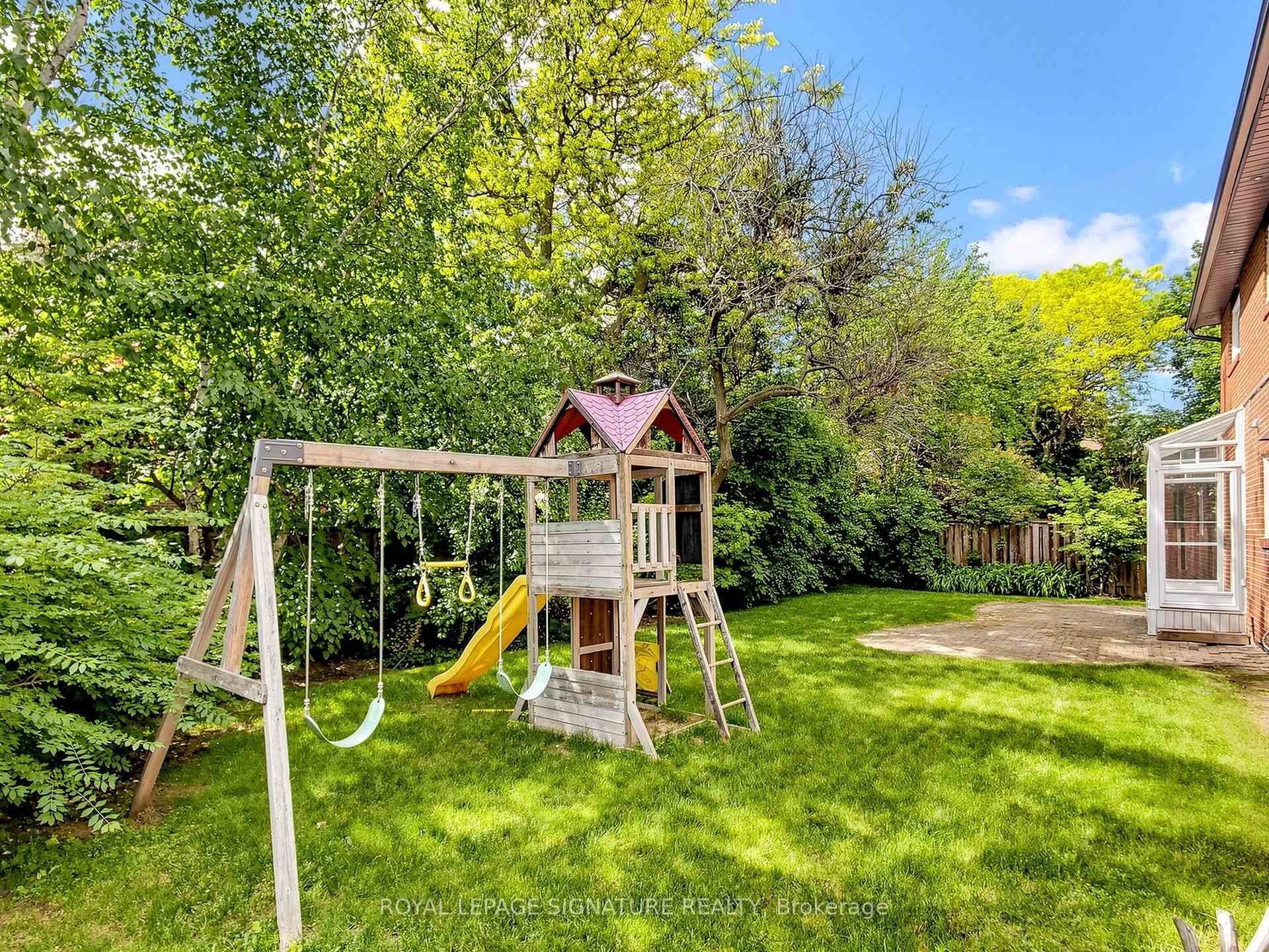 Photo 50 of 164 Banbury Road, North York, Banbury-Don Mills — HOMEH