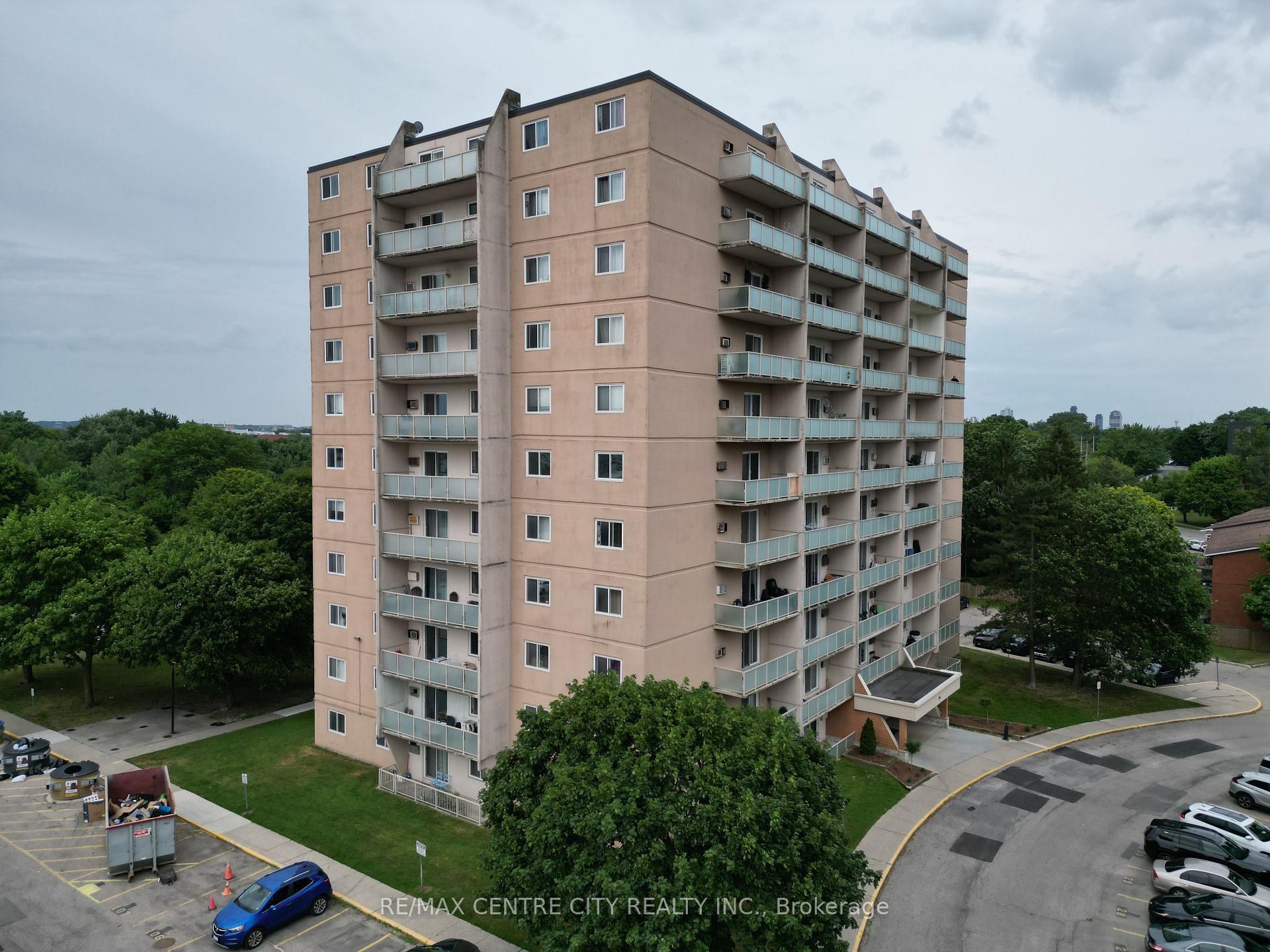 Front of Unit 1004, 563 Mornington Avenue