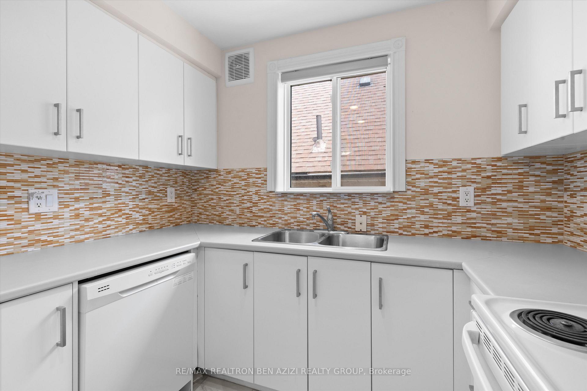 Photo 11 of 304 Roselawn Avenue, Toronto, Yonge-Eglinton — HOMEH