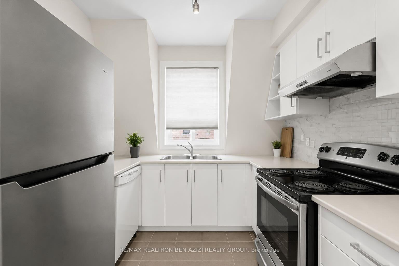 Photo 23 of 304 Roselawn Avenue, Toronto, Yonge-Eglinton — HOMEH