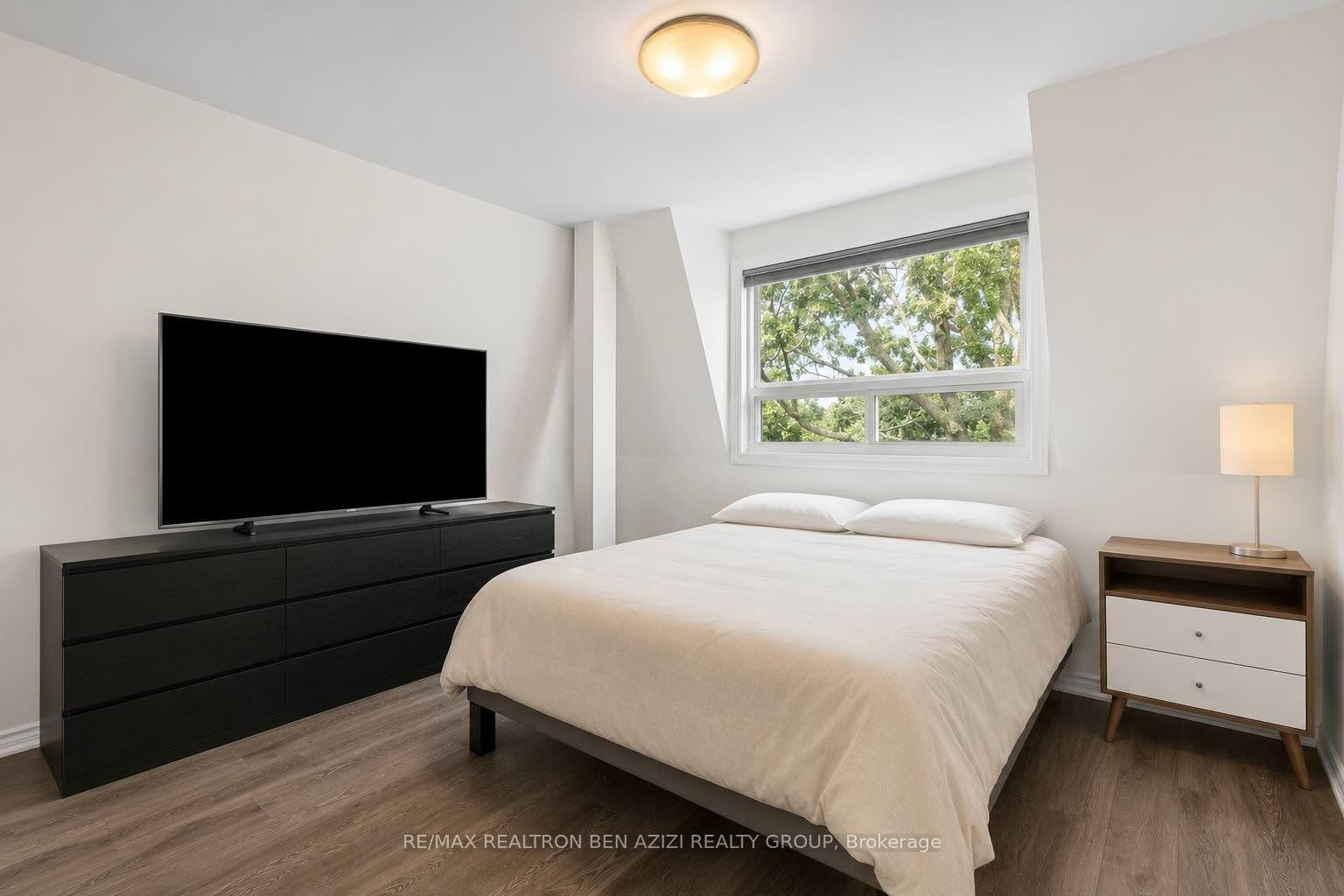 Photo 25 of 304 Roselawn Avenue, Toronto, Yonge-Eglinton — HOMEH