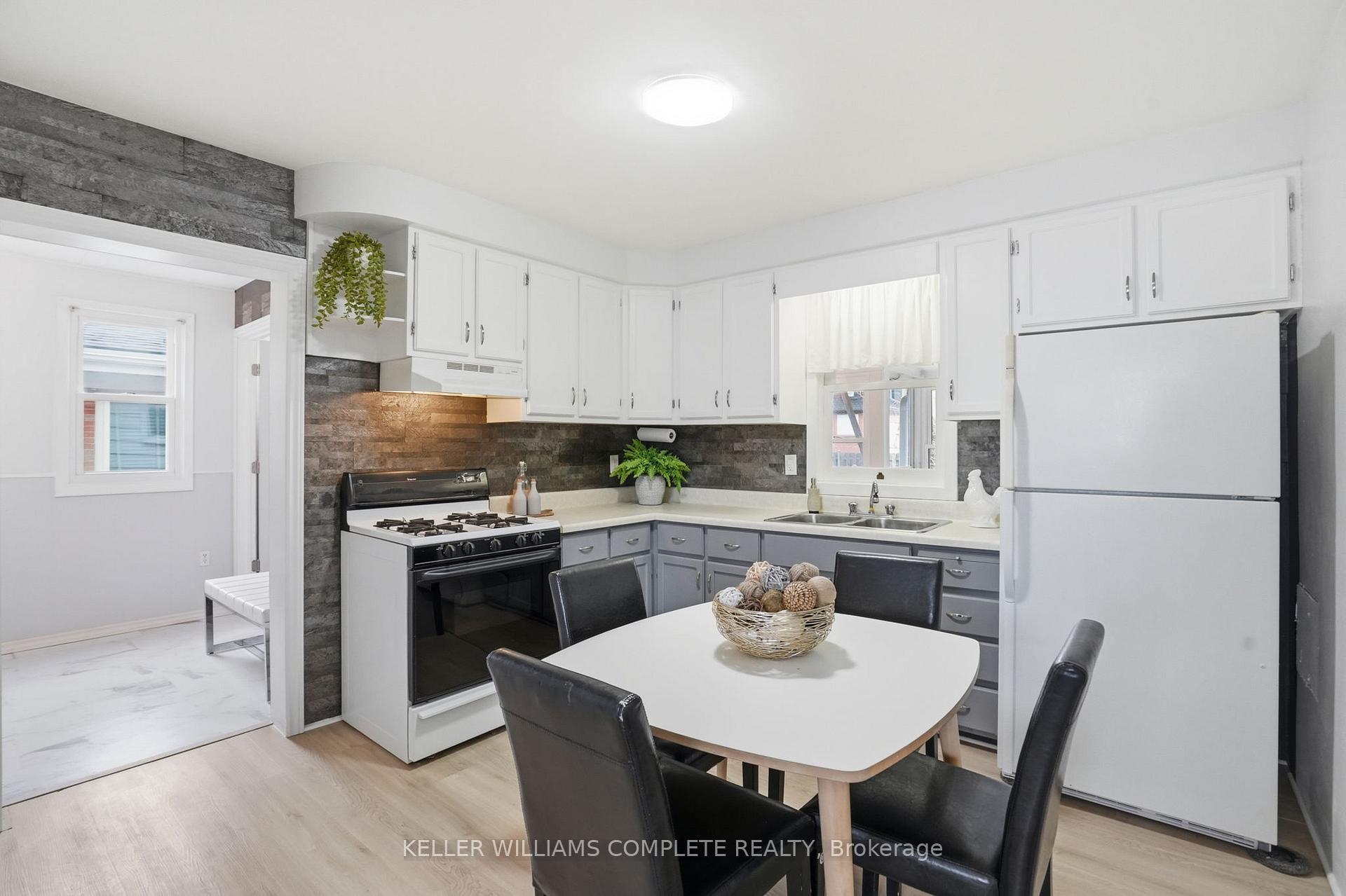 Photo 5 of 7 West 1st Street, Hamilton, Bonnington — HOMEH