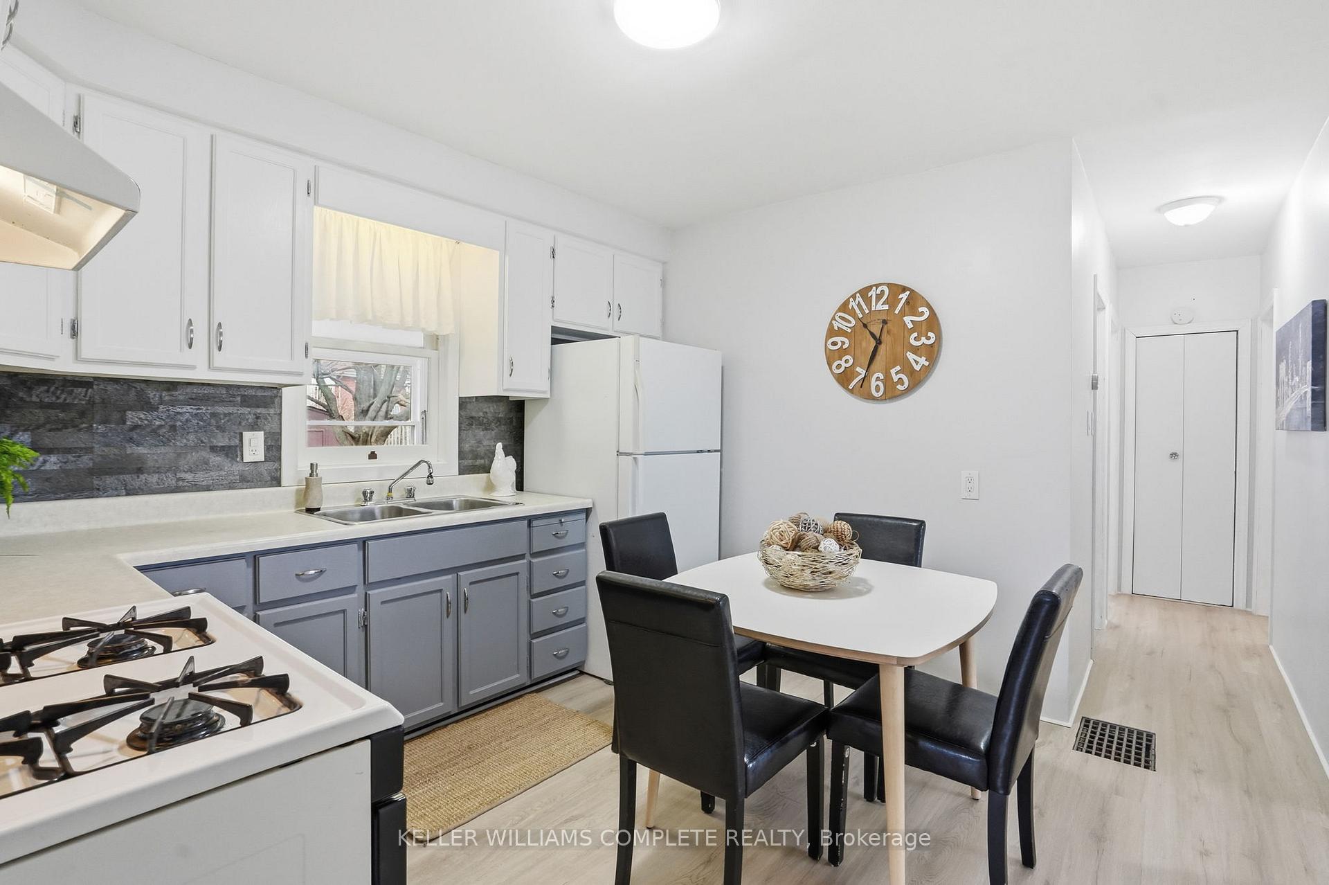 Photo 6 of 7 West 1st Street, Hamilton, Bonnington — HOMEH