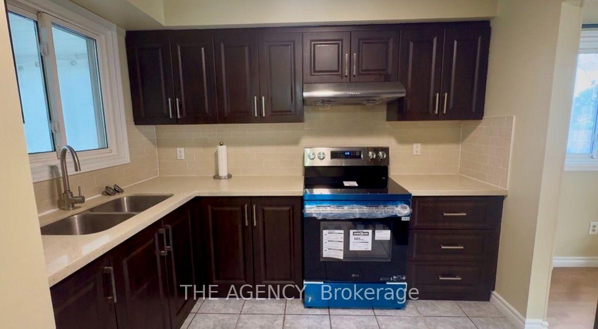 Photo 2 of 14 Clydesdale Road, Markham, Milliken Mills West — HOMEH