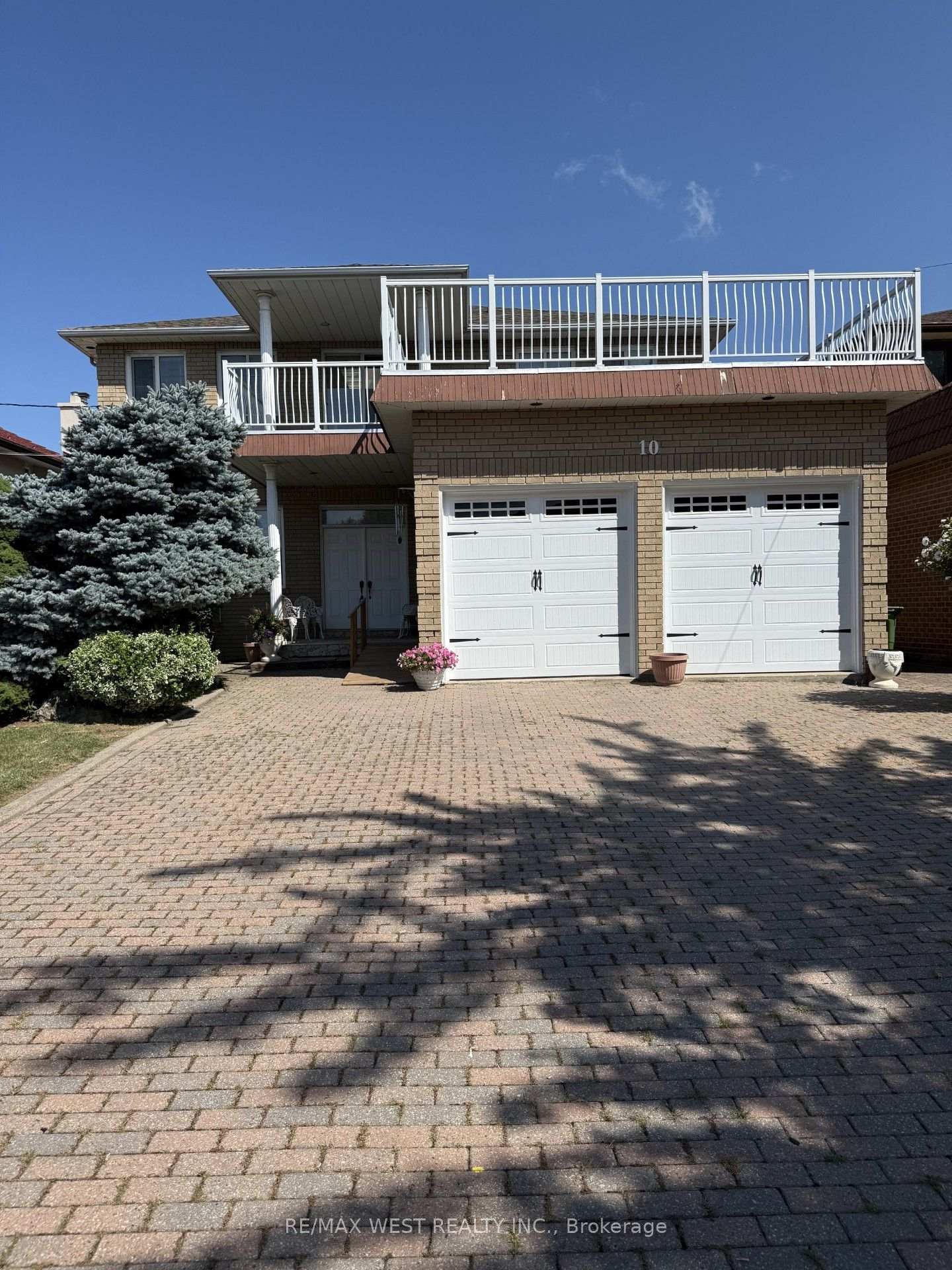 Photo 2 of 10 Norris Place, North York, Humberlea-Pelmo Park — HOMEH