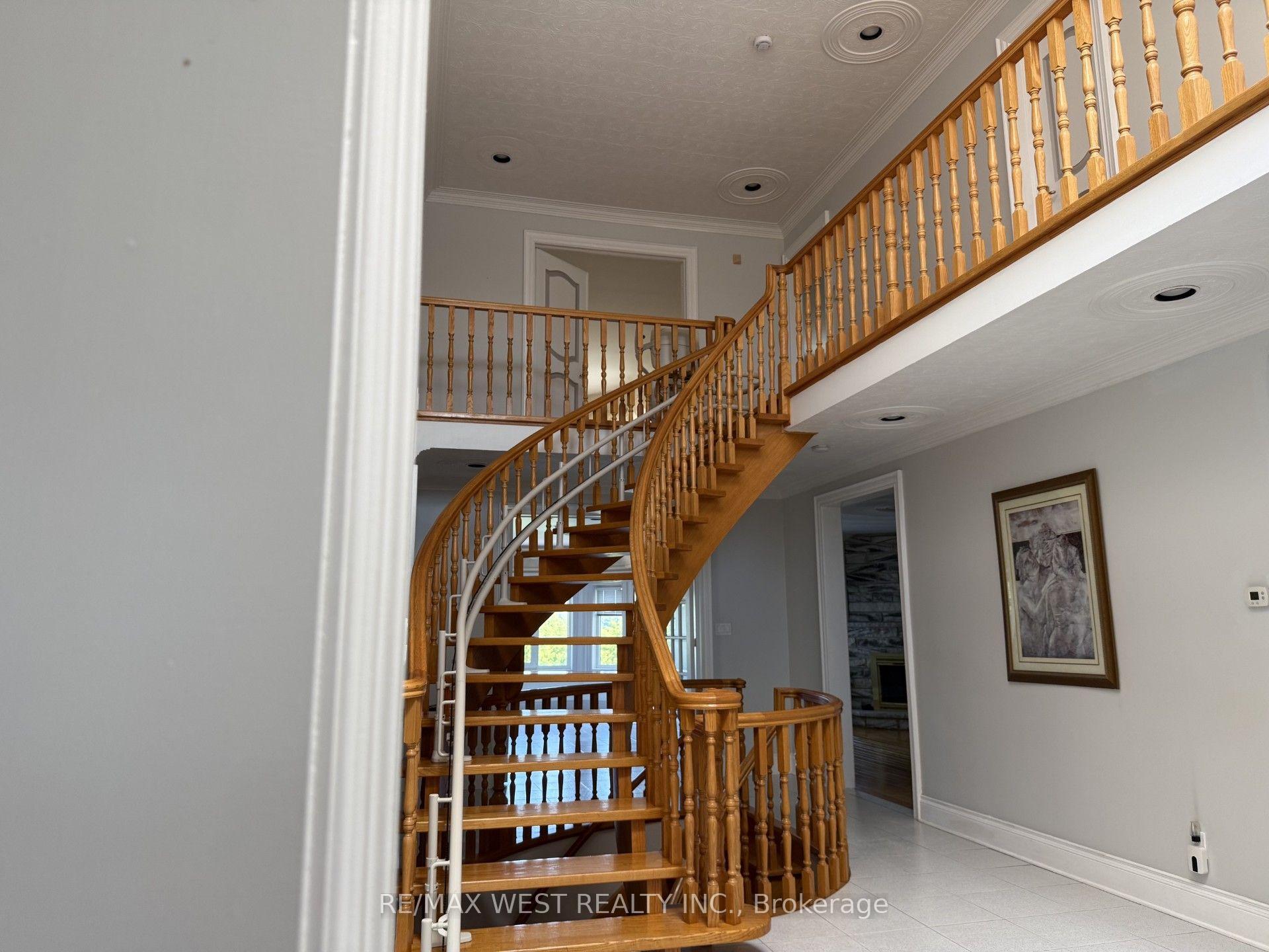 Photo 4 of 10 Norris Place, North York, Humberlea-Pelmo Park — HOMEH