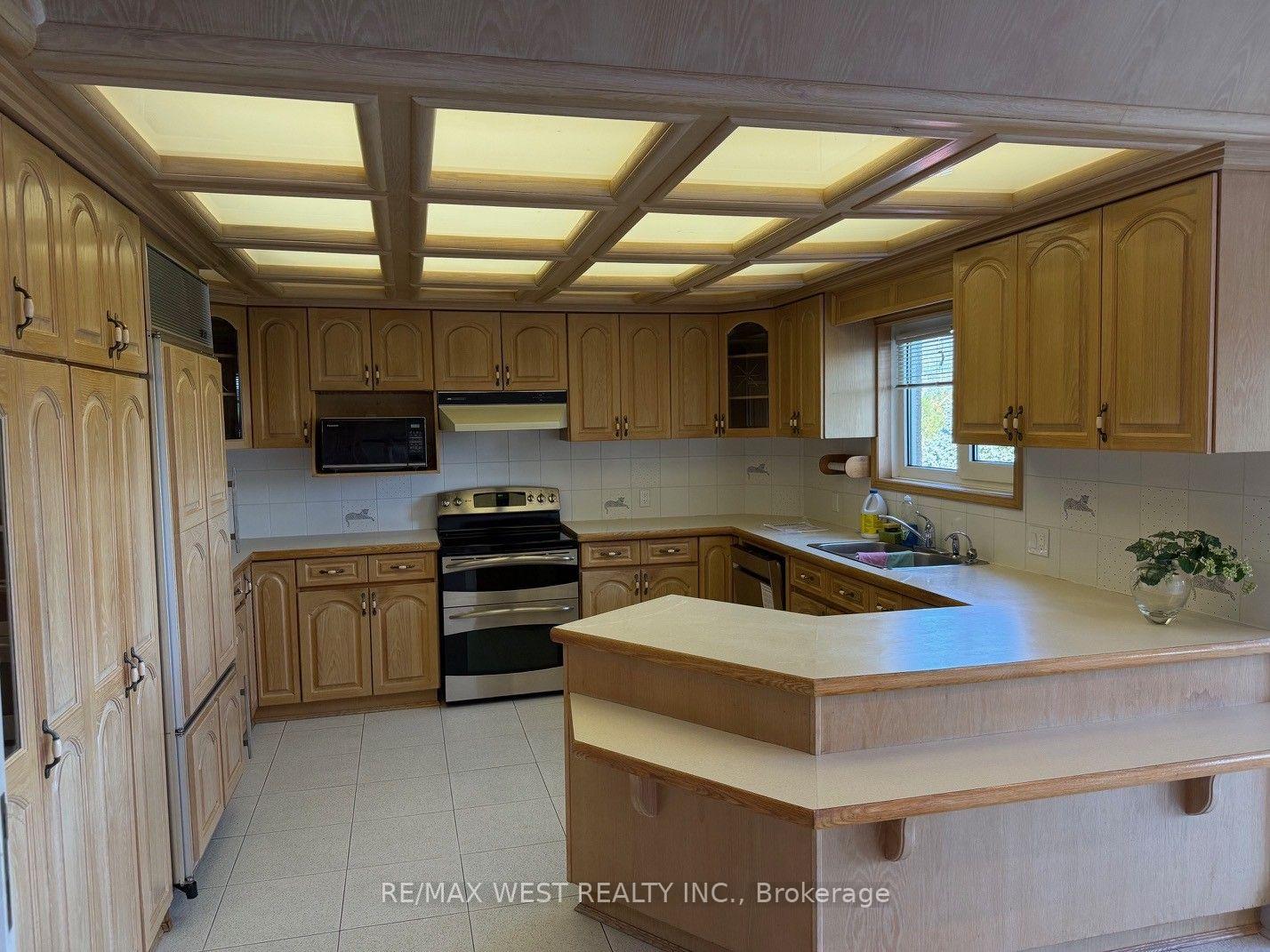 Photo 10 of 10 Norris Place, North York, Humberlea-Pelmo Park — HOMEH