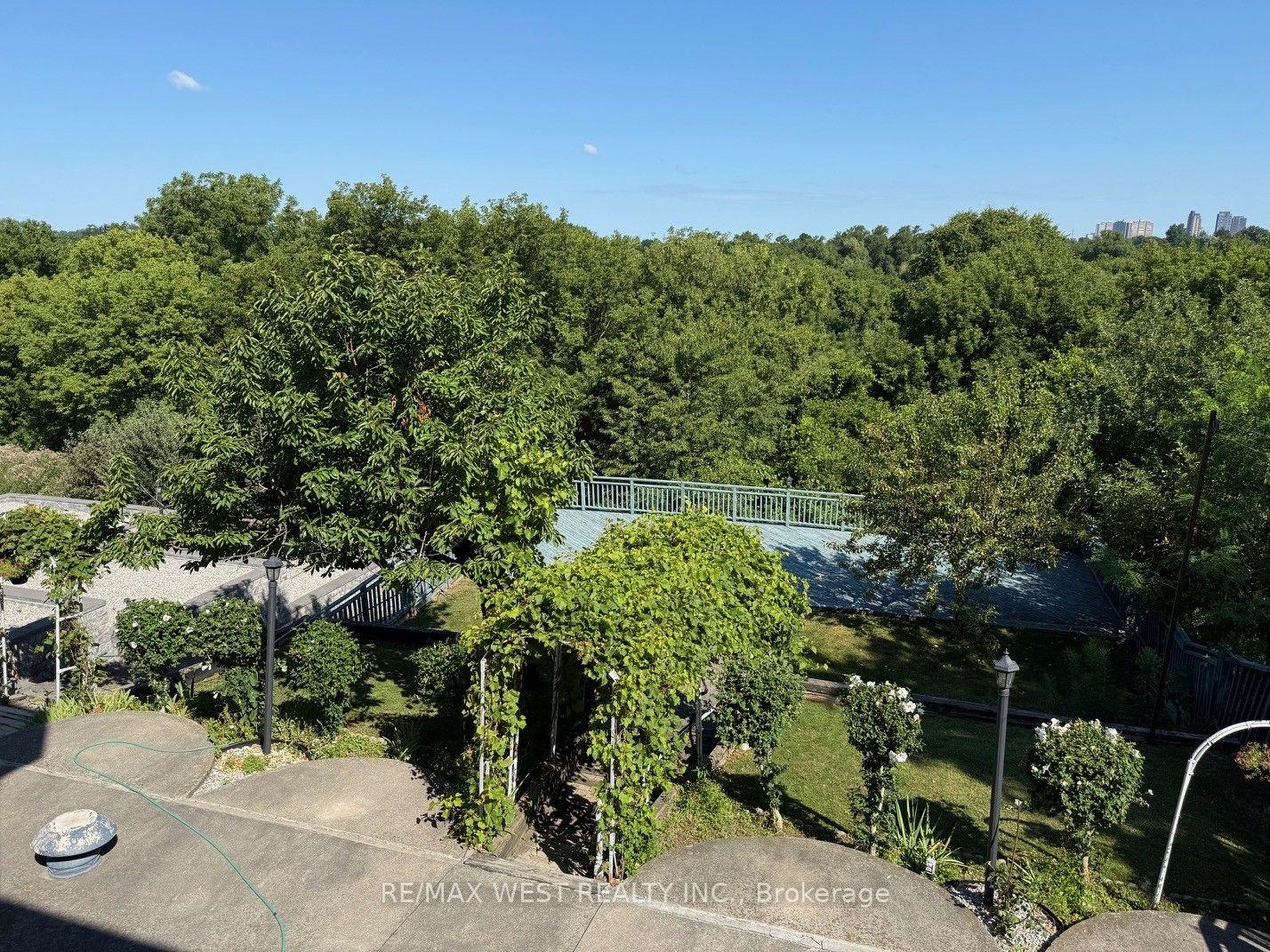 Photo 12 of 10 Norris Place, North York, Humberlea-Pelmo Park — HOMEH