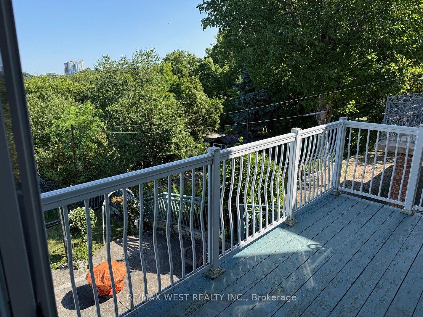 Photo 14 of 10 Norris Place, North York, Humberlea-Pelmo Park — HOMEH