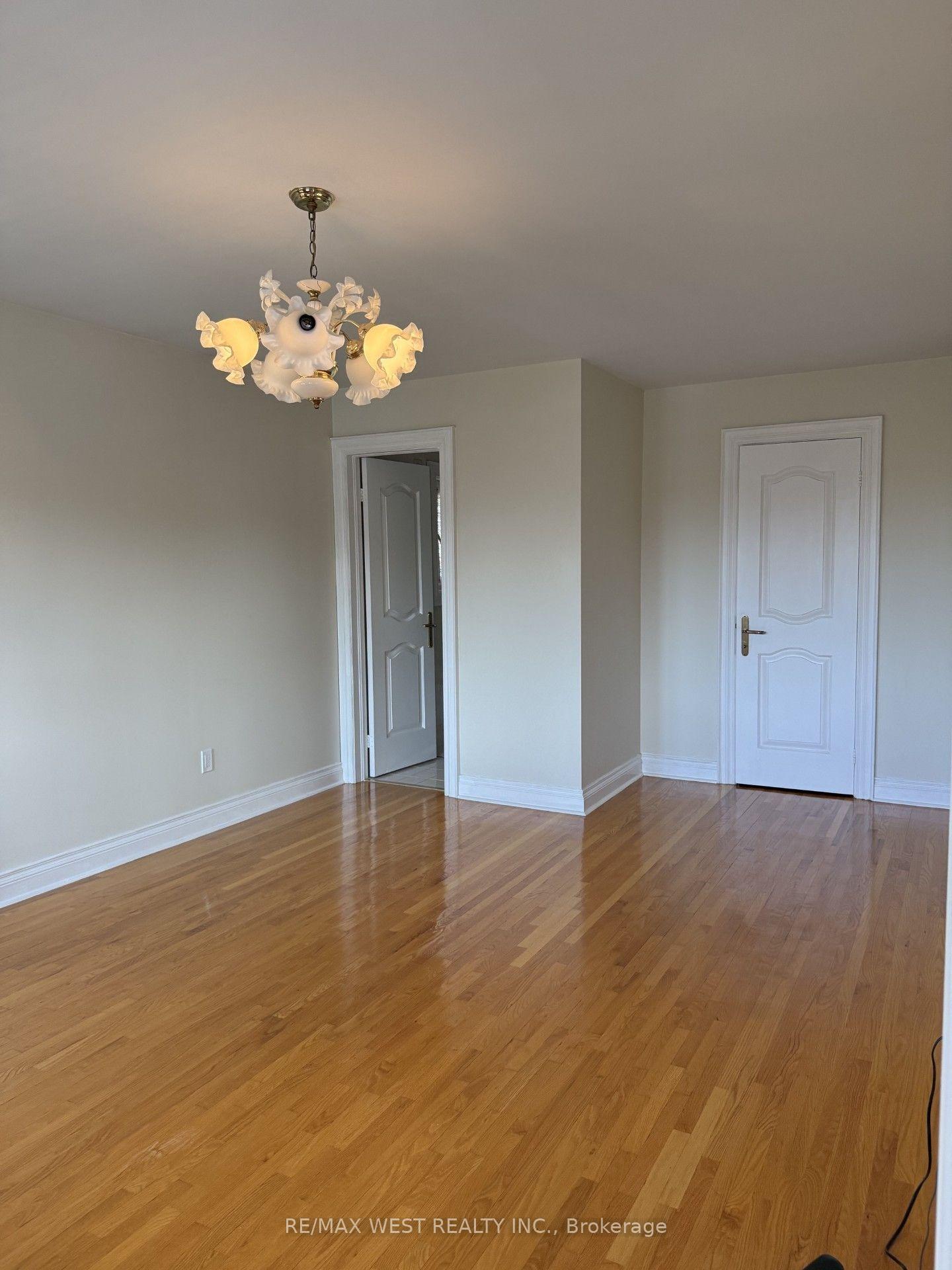 Photo 20 of 10 Norris Place, North York, Humberlea-Pelmo Park — HOMEH
