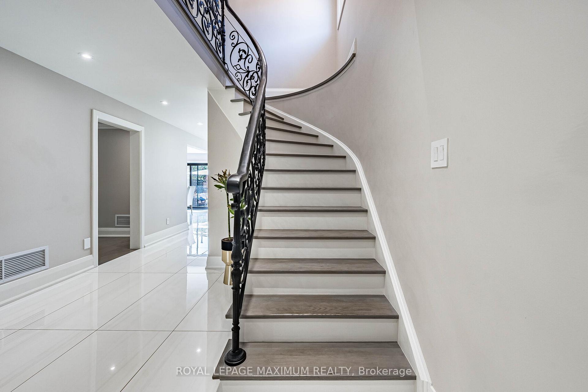 Photo 24 of 138 Jackman Crescent, Vaughan, West Woodbridge — HOMEH