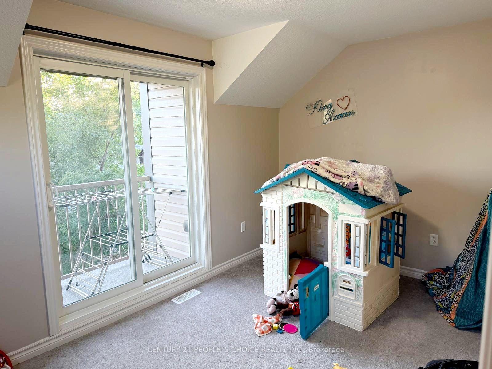 Photo 8 of Unit 1, 12 Poplar Drive, Cambridge, Silver Heights — HOMEH