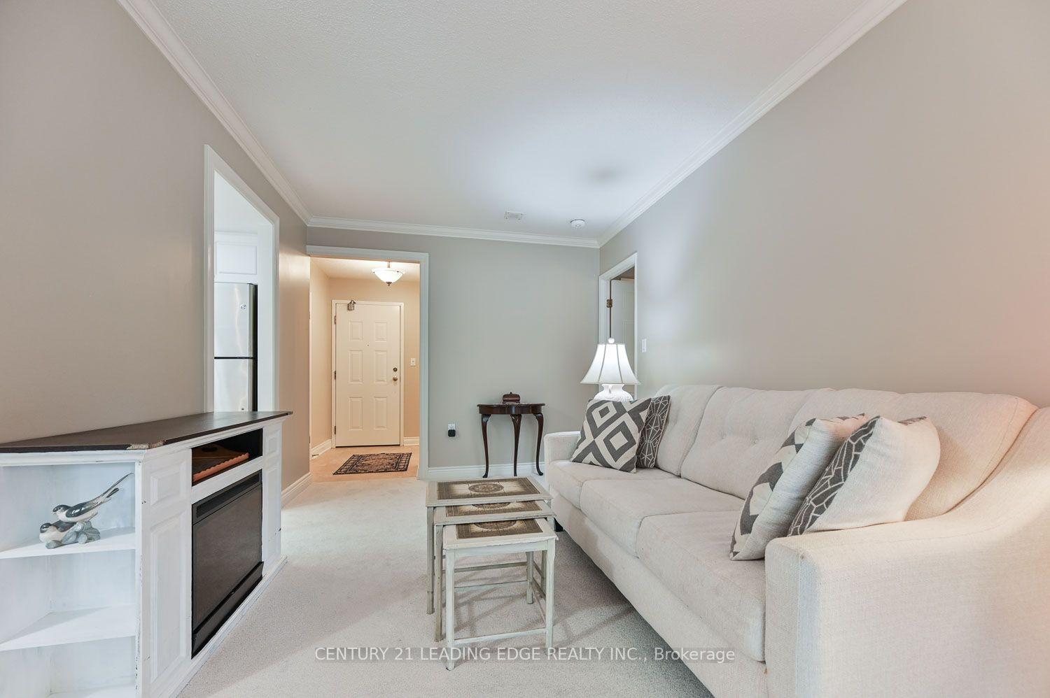 Photo 8 of Unit 103, 100 Anna Russell Way, Markham, Unionville — HOMEH
