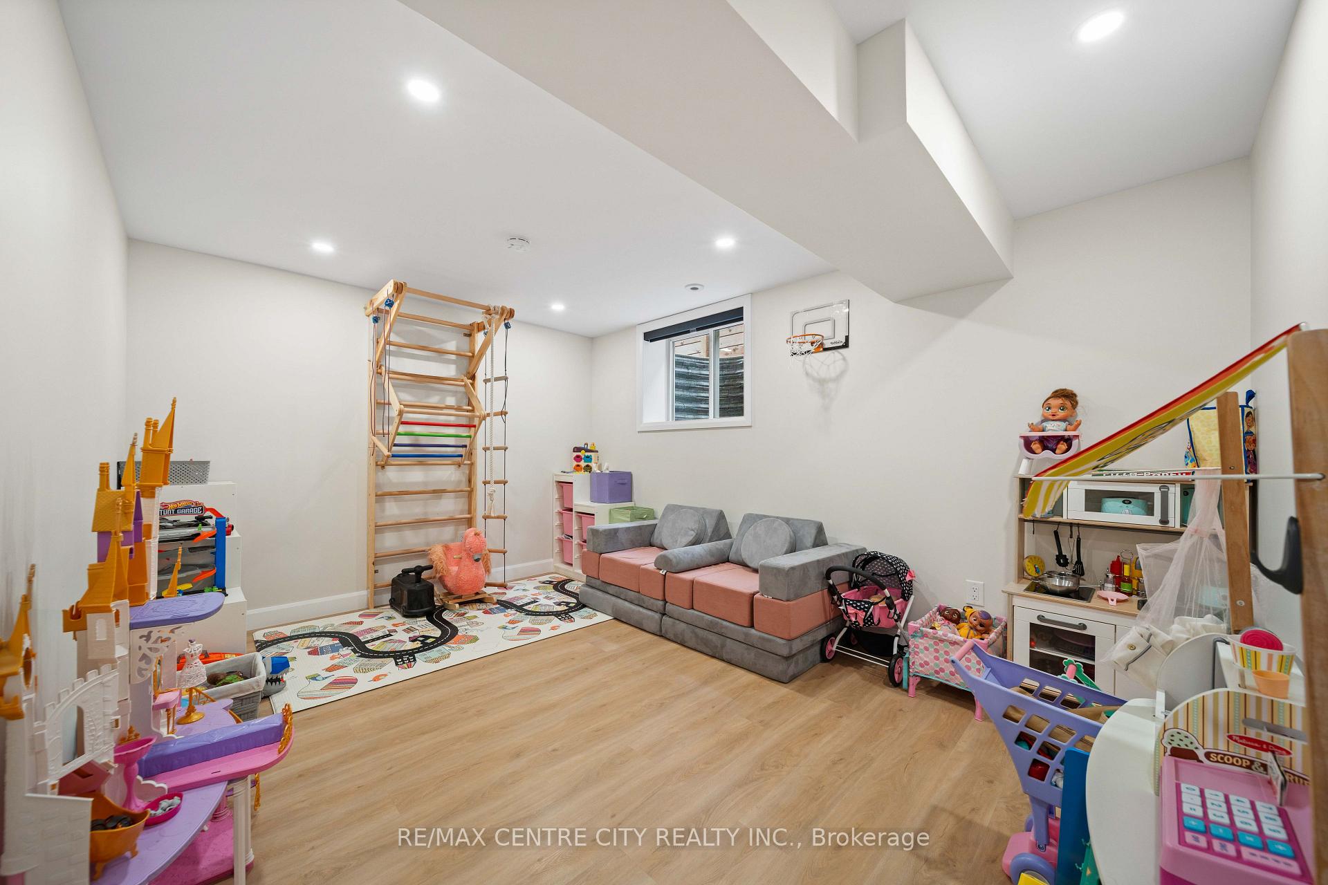 Photo 33 of 76 Styles Drive, St. Thomas — HOMEH