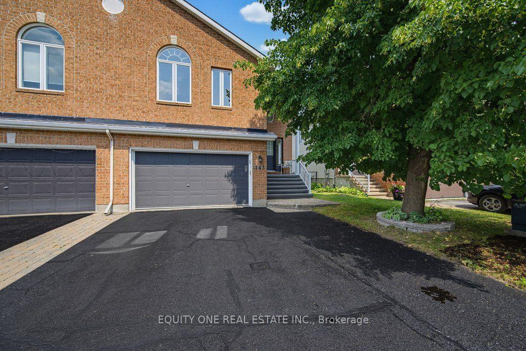 Photo 2 of 143 Castle Glen Crescent, Ottawa, Kanata - Glencairn/Hazeldean — HOMEH