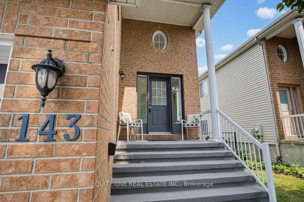 Photo 3 of 143 Castle Glen Crescent, Ottawa, Kanata - Glencairn/Hazeldean — HOMEH