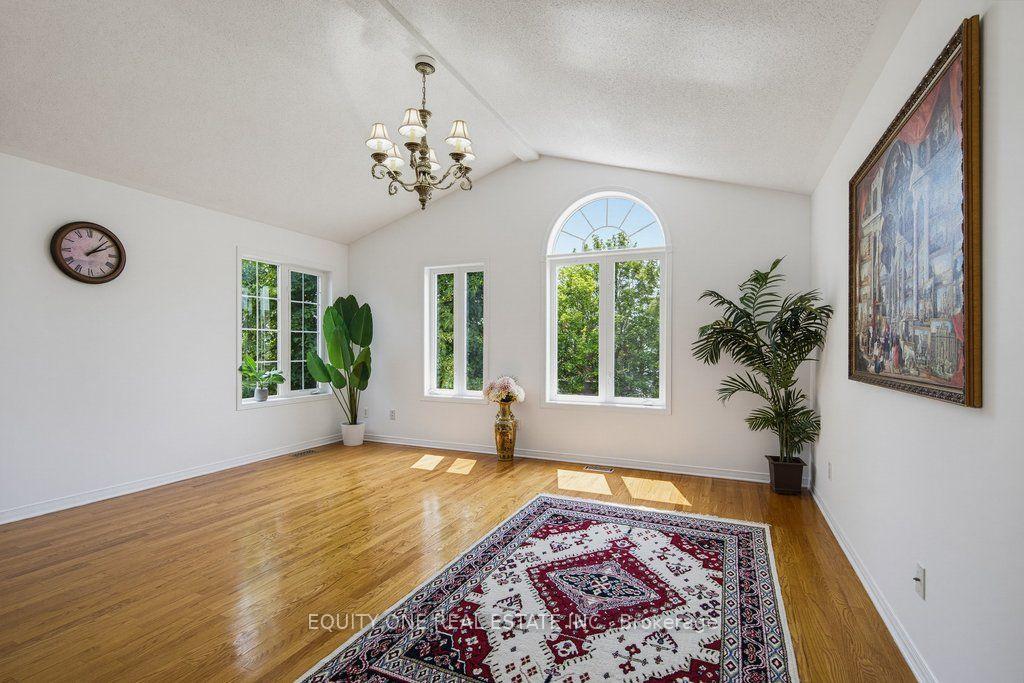 Photo 7 of 143 Castle Glen Crescent, Ottawa, Kanata - Glencairn/Hazeldean — HOMEH