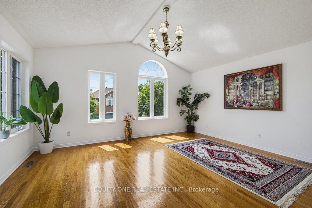 Photo 8 of 143 Castle Glen Crescent, Ottawa, Kanata - Glencairn/Hazeldean — HOMEH