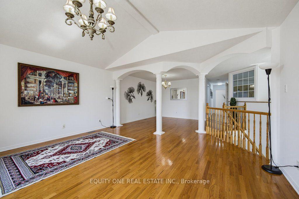 Photo 9 of 143 Castle Glen Crescent, Ottawa, Kanata - Glencairn/Hazeldean — HOMEH