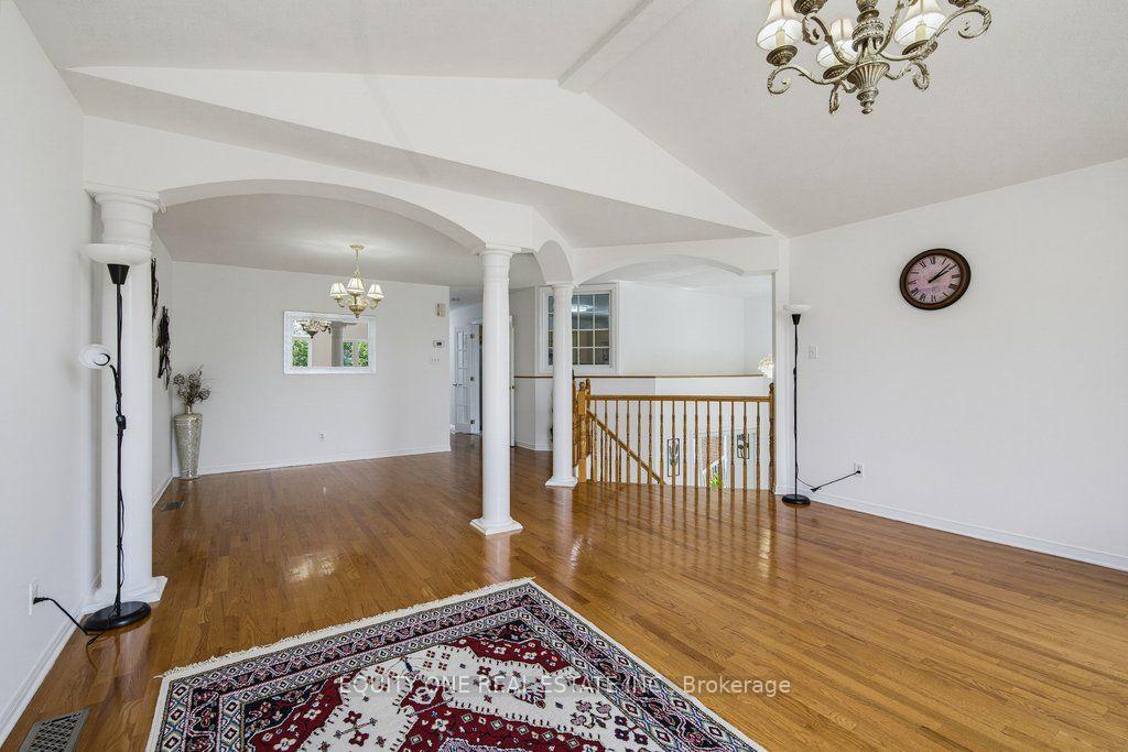 Photo 10 of 143 Castle Glen Crescent, Ottawa, Kanata - Glencairn/Hazeldean — HOMEH