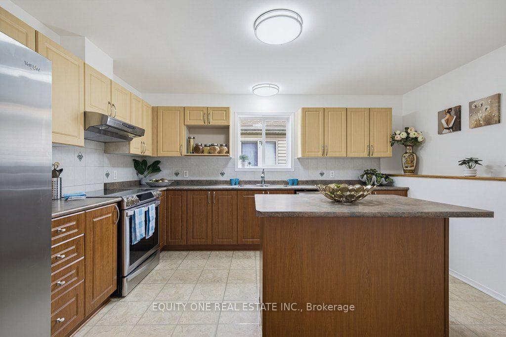 Photo 15 of 143 Castle Glen Crescent, Ottawa, Kanata - Glencairn/Hazeldean — HOMEH