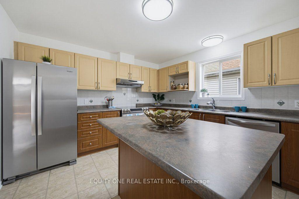 Photo 16 of 143 Castle Glen Crescent, Ottawa, Kanata - Glencairn/Hazeldean — HOMEH