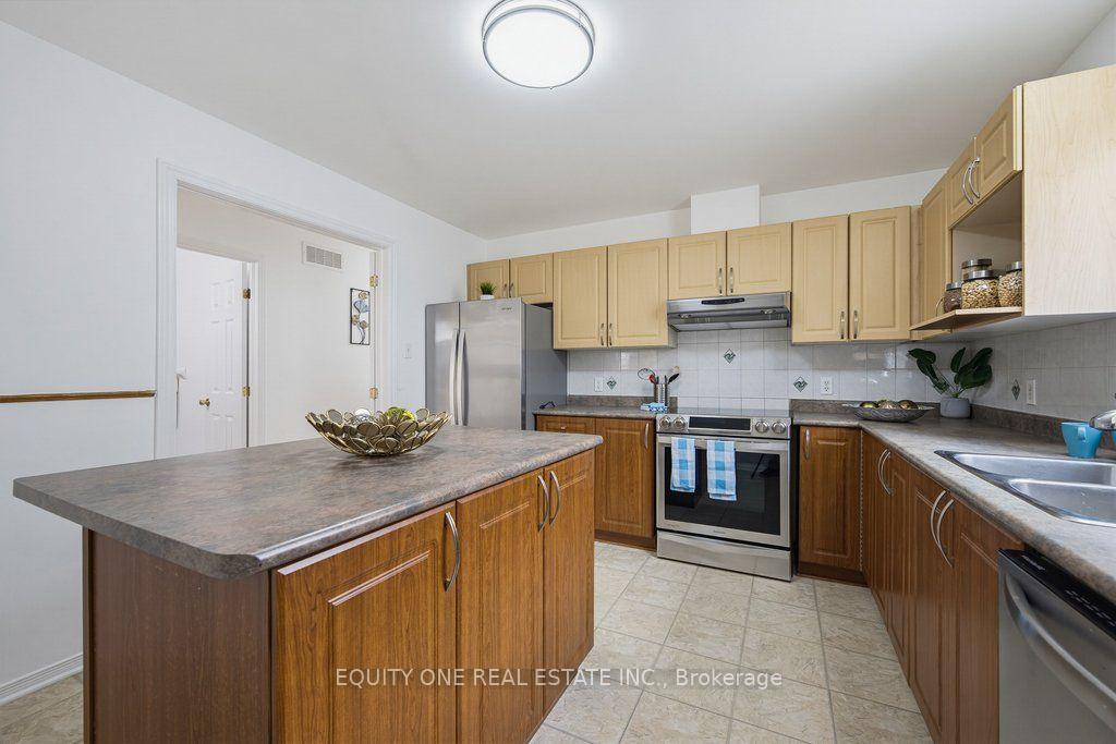 Photo 17 of 143 Castle Glen Crescent, Ottawa, Kanata - Glencairn/Hazeldean — HOMEH
