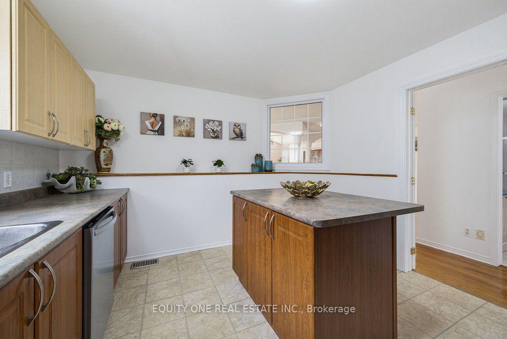 Photo 18 of 143 Castle Glen Crescent, Ottawa, Kanata - Glencairn/Hazeldean — HOMEH