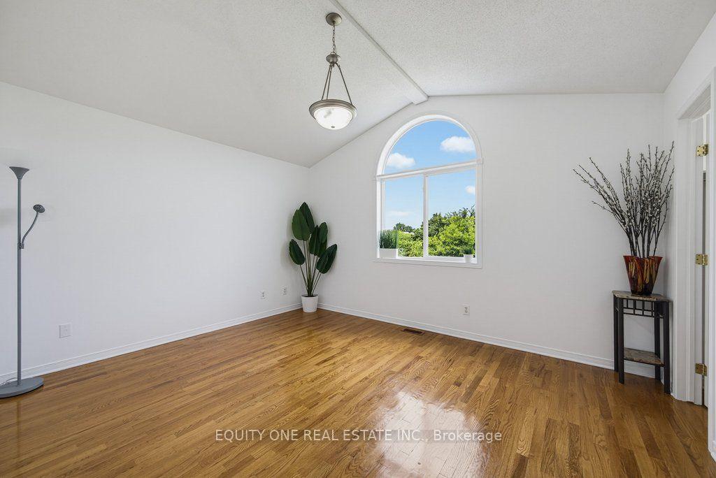 Photo 23 of 143 Castle Glen Crescent, Ottawa, Kanata - Glencairn/Hazeldean — HOMEH