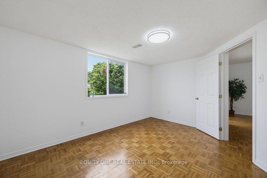 Photo 38 of 143 Castle Glen Crescent, Ottawa, Kanata - Glencairn/Hazeldean — HOMEH