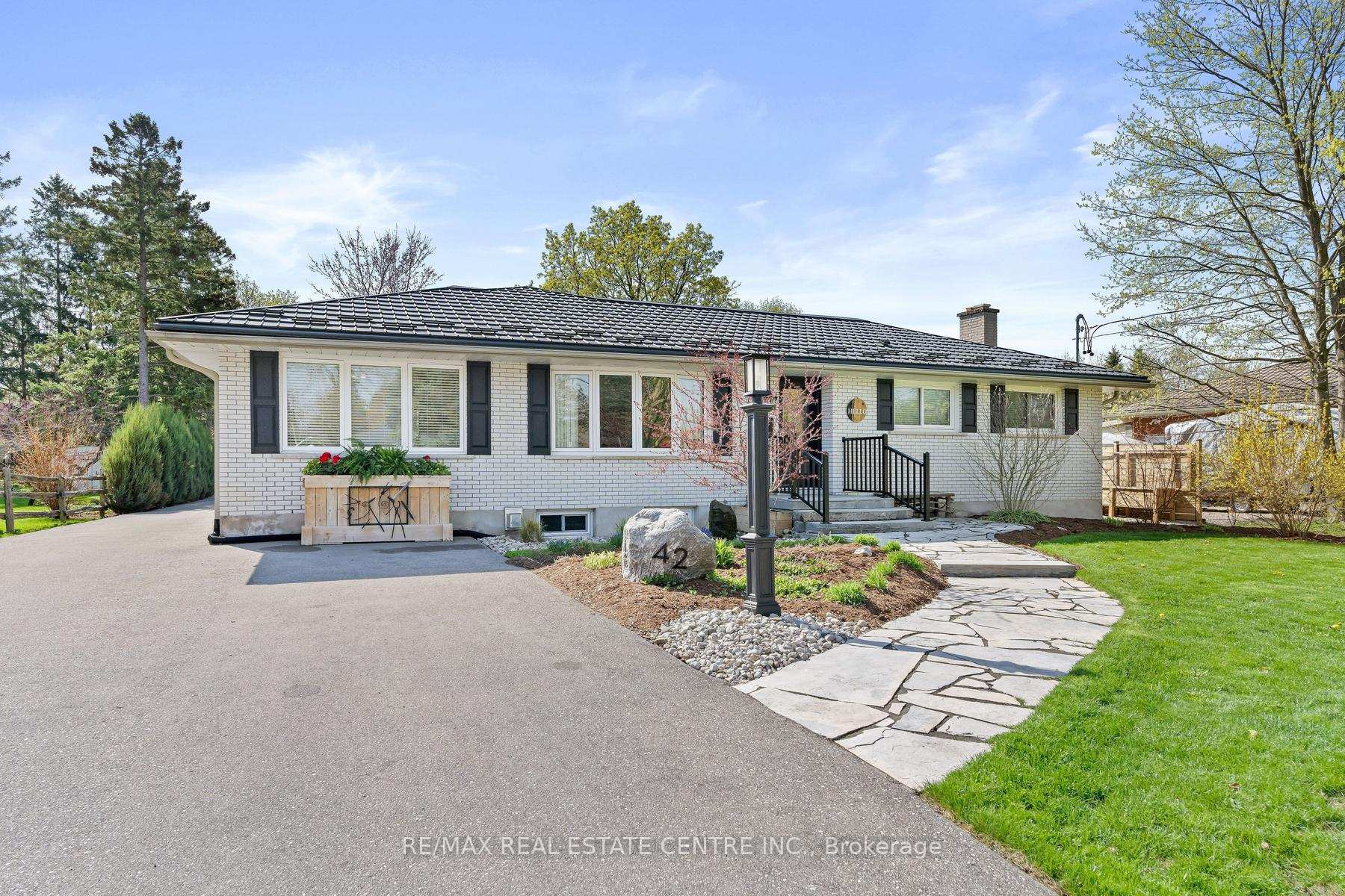 Photo 2 of 42 Ridgeway Avenue, Guelph, Pineridge/Westminster Woods — HOMEH