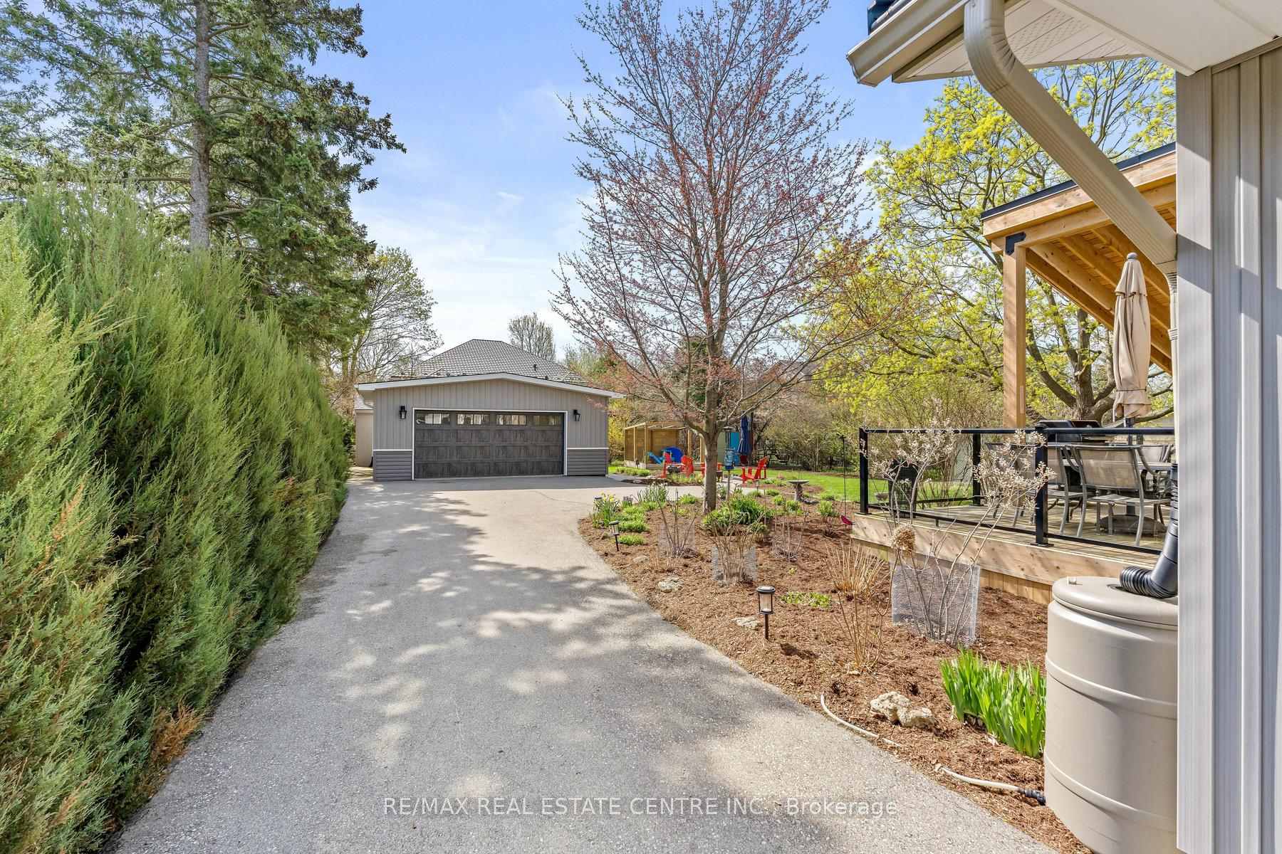 Photo 3 of 42 Ridgeway Avenue, Guelph, Pineridge/Westminster Woods — HOMEH