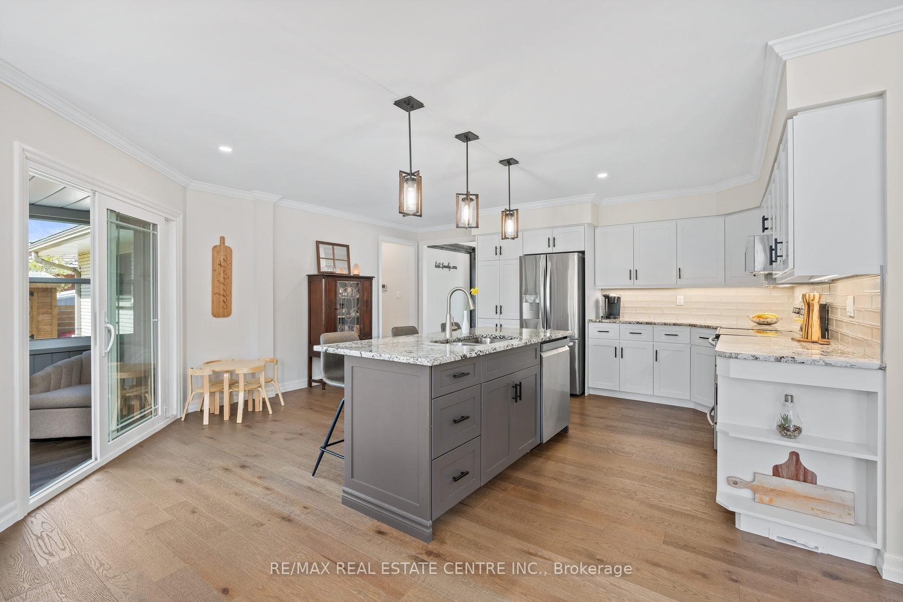 Photo 11 of 42 Ridgeway Avenue, Guelph, Pineridge/Westminster Woods — HOMEH