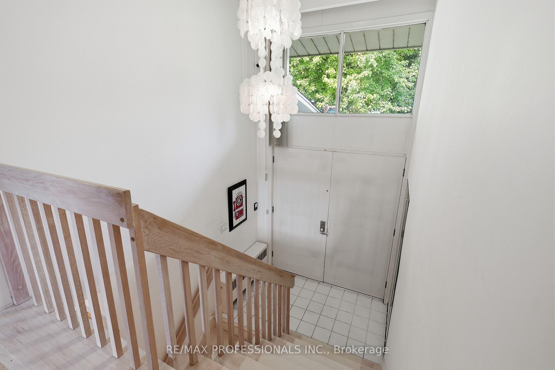 Photo 2 of 189 Edenbridge Drive, Etobicoke, Edenbridge-Humber Valley — HOMEH