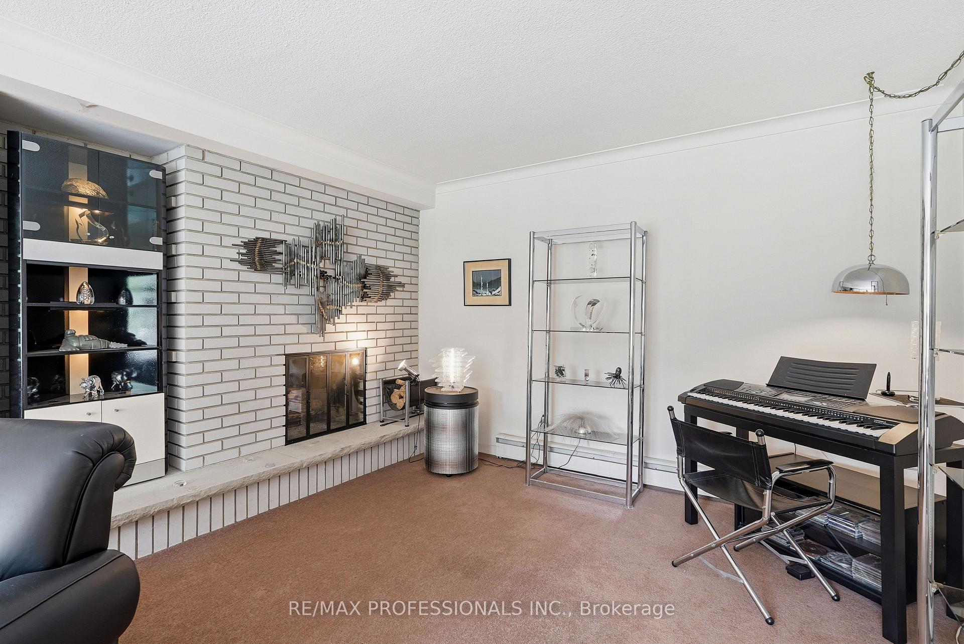 Photo 3 of 189 Edenbridge Drive, Etobicoke, Edenbridge-Humber Valley — HOMEH