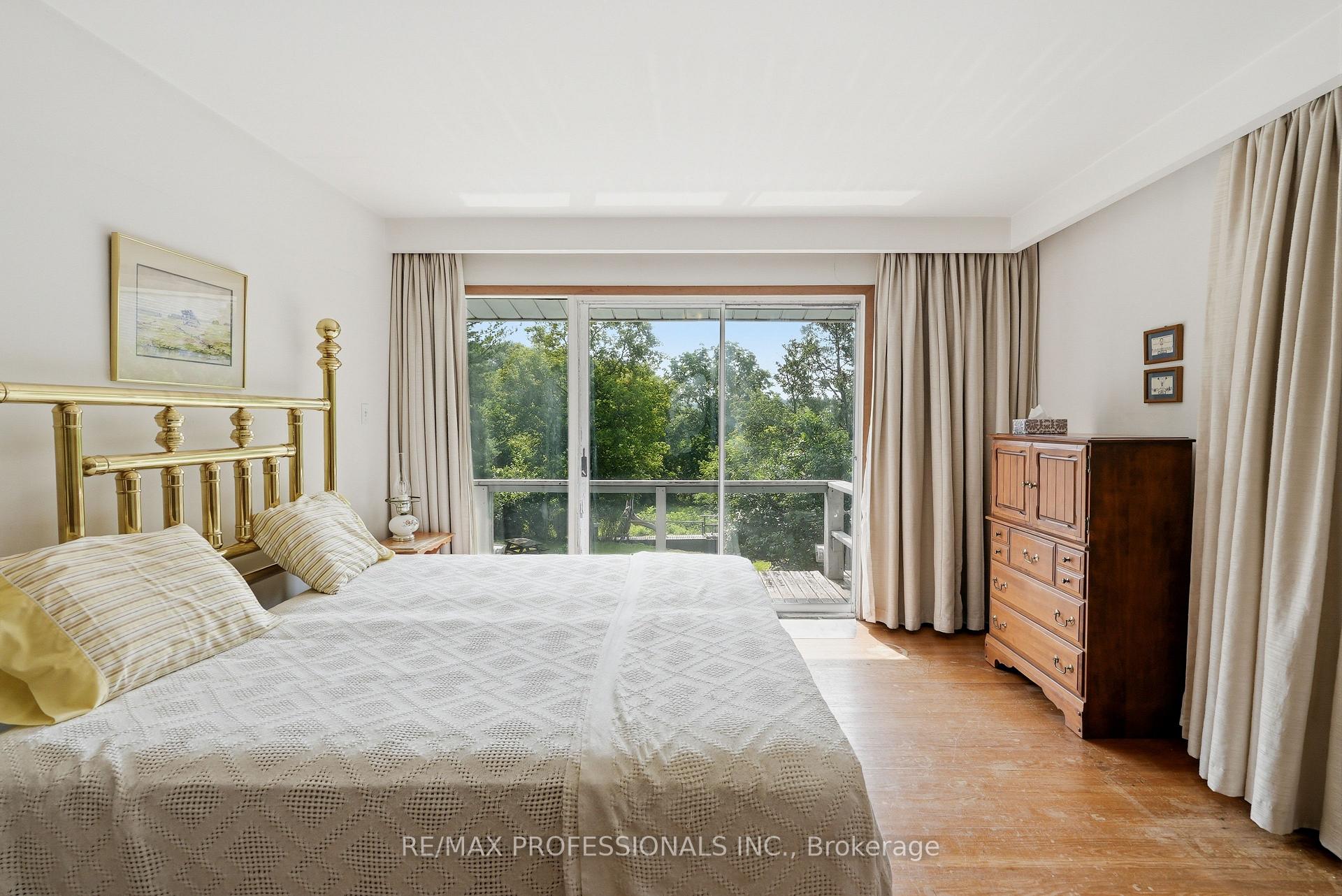 Photo 13 of 189 Edenbridge Drive, Etobicoke, Edenbridge-Humber Valley — HOMEH